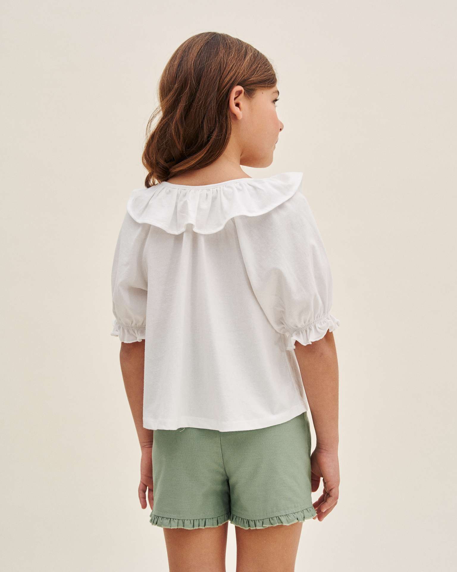 T-shirt Infantil com Meia Manga e Gola Aberta com Folhos Dadati Branco / Branco-2