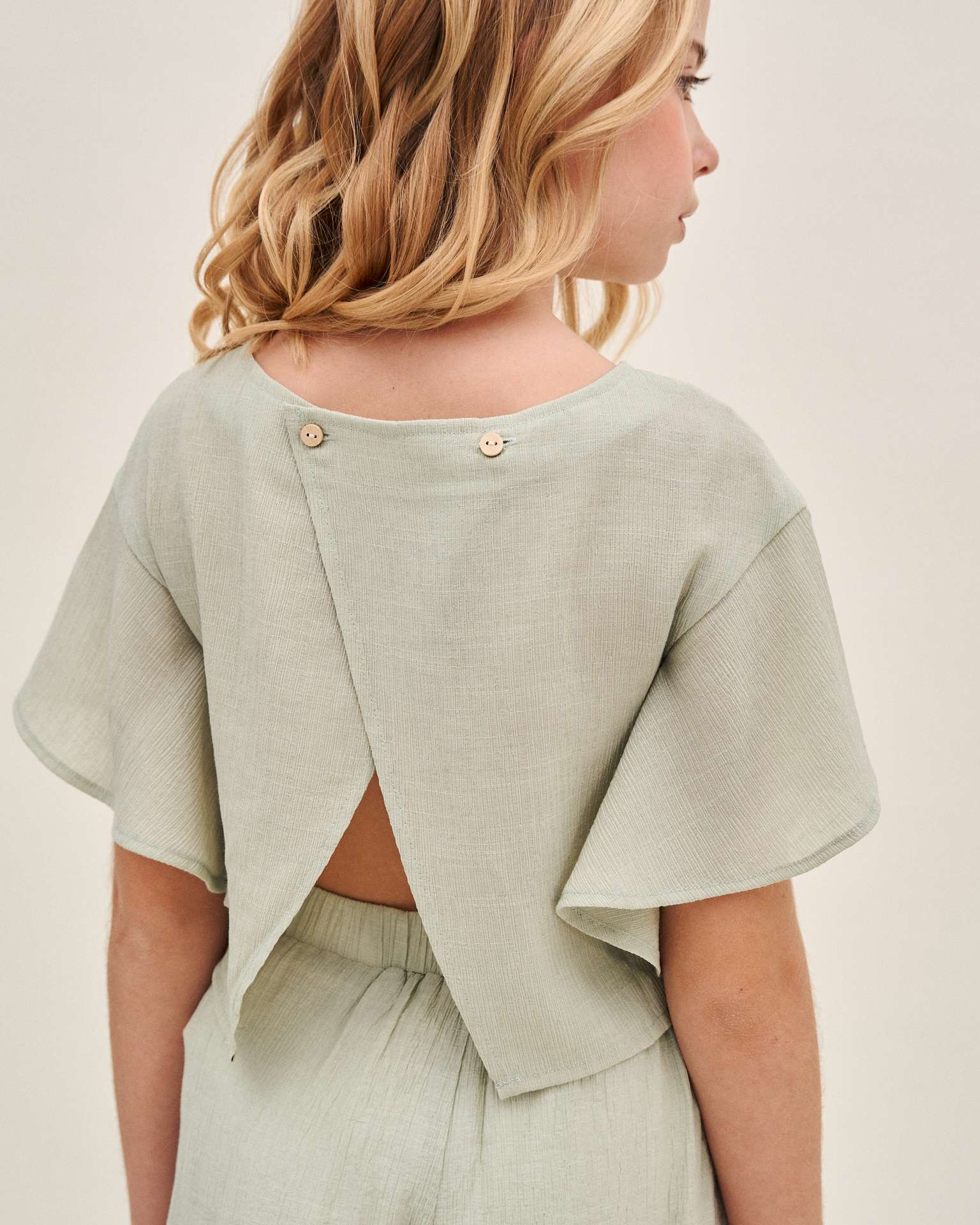 Blusa Infantil com Costas Cruzadas Abertas Dadati Verde-3