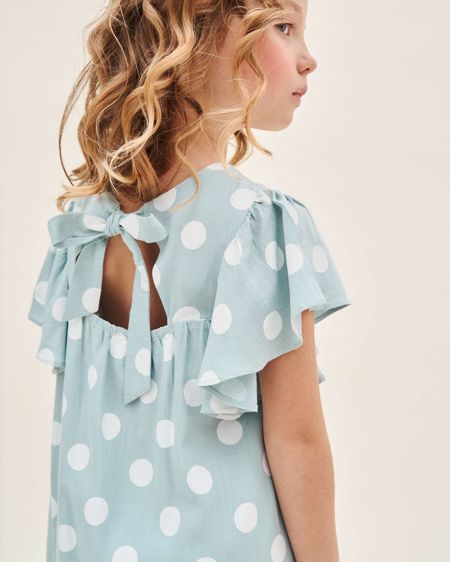 Vestido Infantil com Bolinhas e Laço nas Costas Azul-3