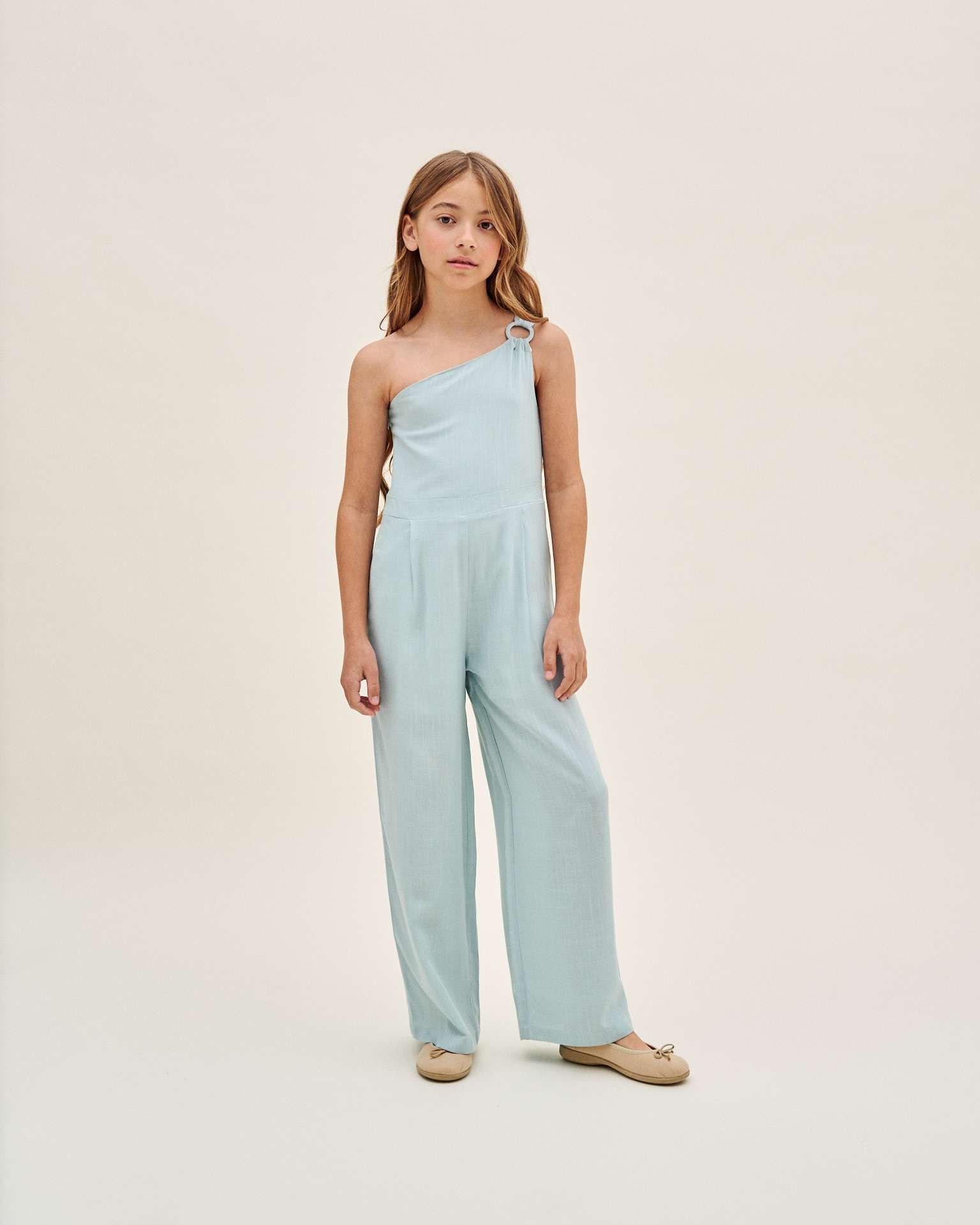 Macacão Infantil Comprido com Ombro Assimétrico Azul-claro-1