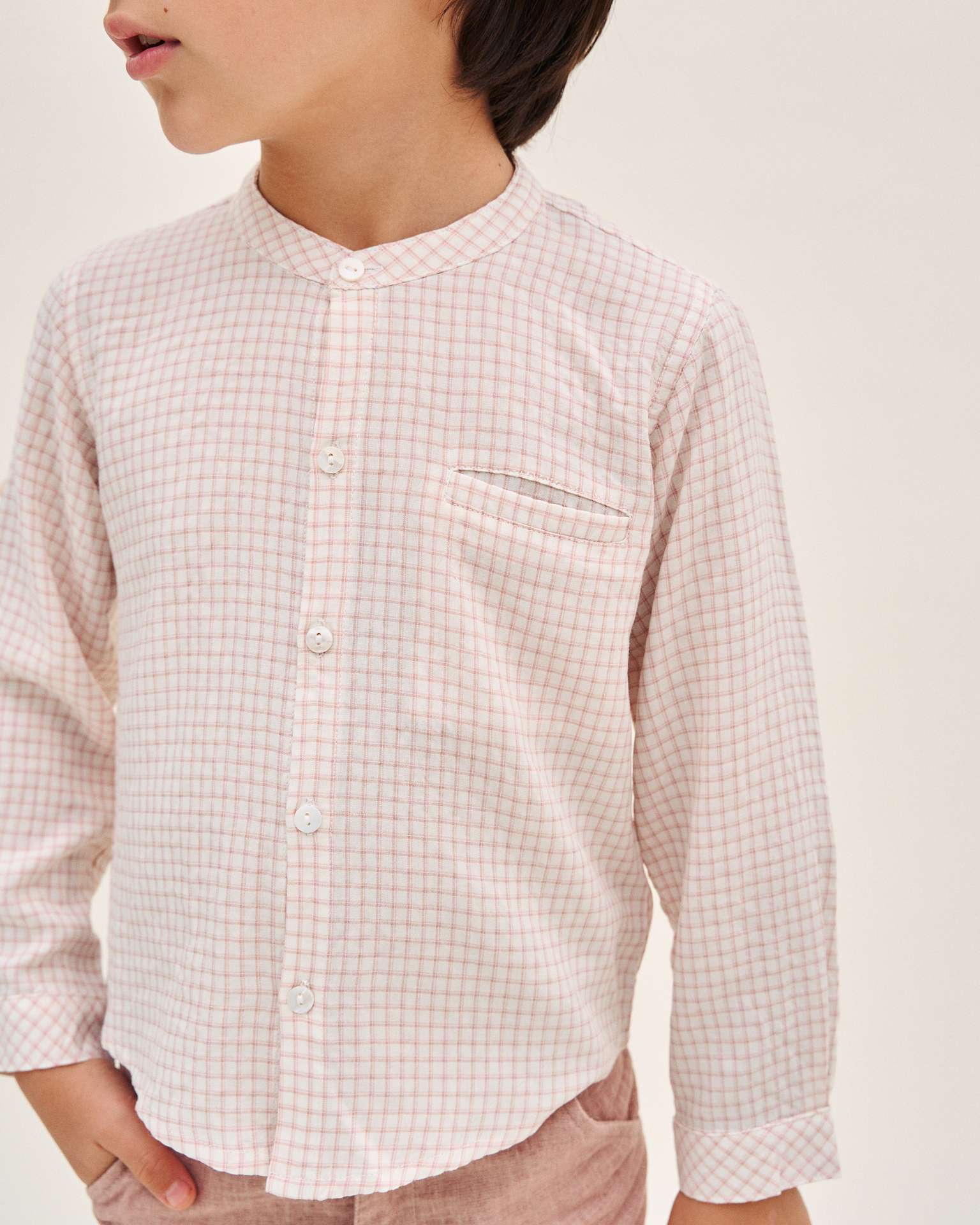 Camisa Aos Quadrados com Gola À Padre Branco-3