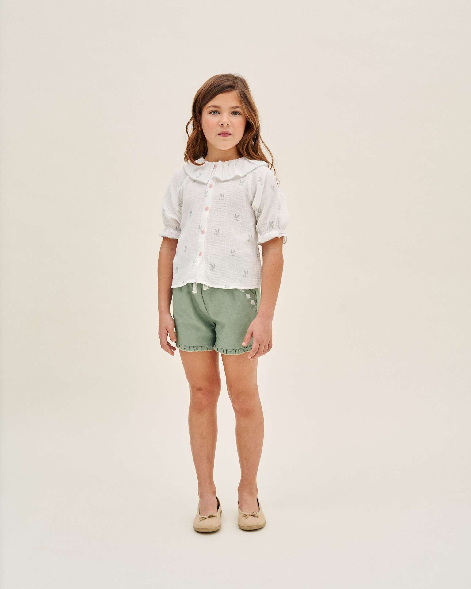 Blusa Infantil de Muselina em Cru com Estampado de Ramos e Gola Folho Dadati Cru-1
