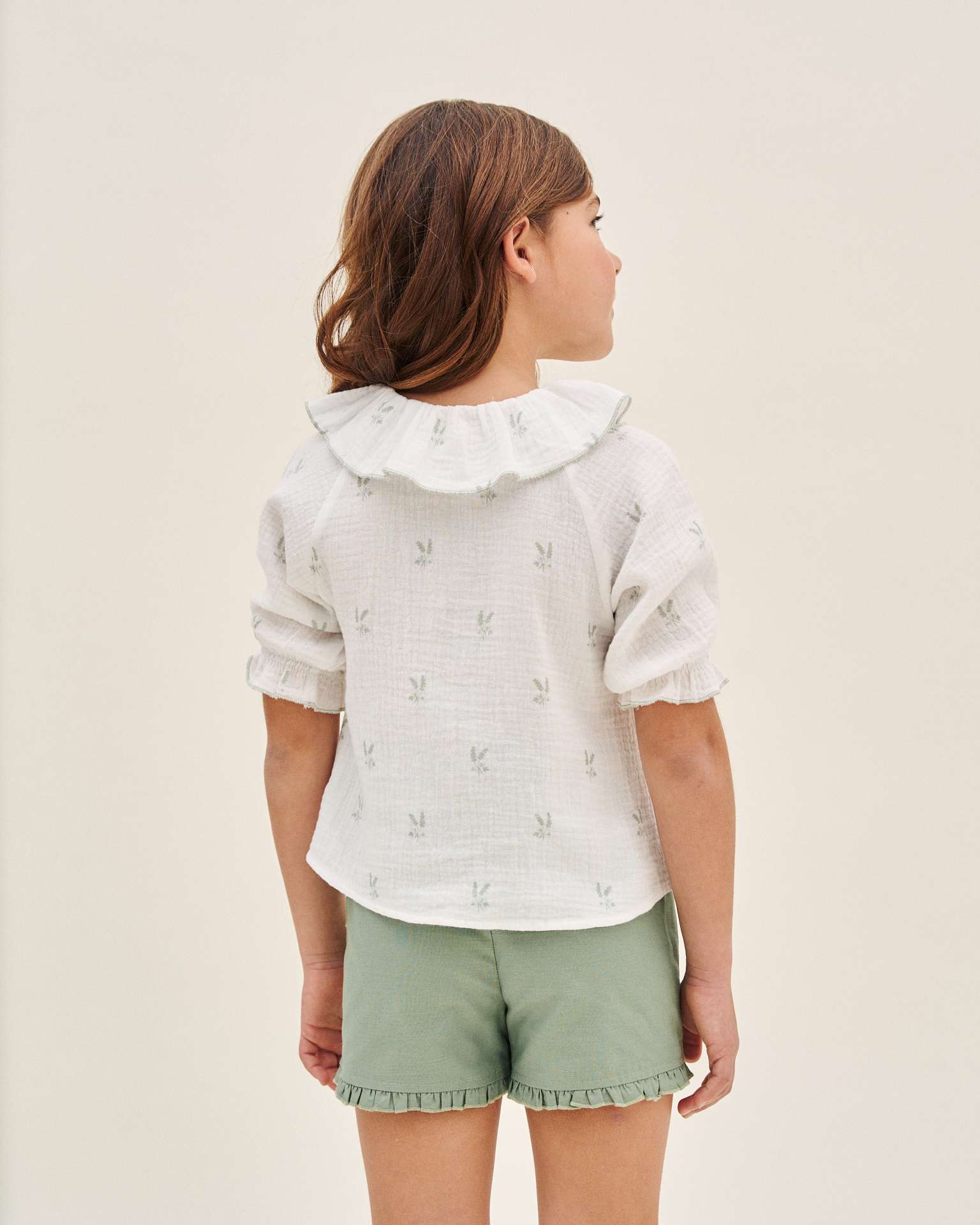 Blusa Infantil de Muselina em Cru com Estampado de Ramos e Gola Folho Dadati Cru-2