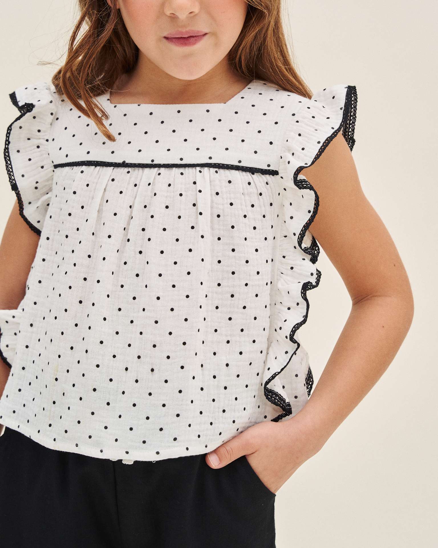Blusa Infantil com Bolinhas e Contraste Branco-3