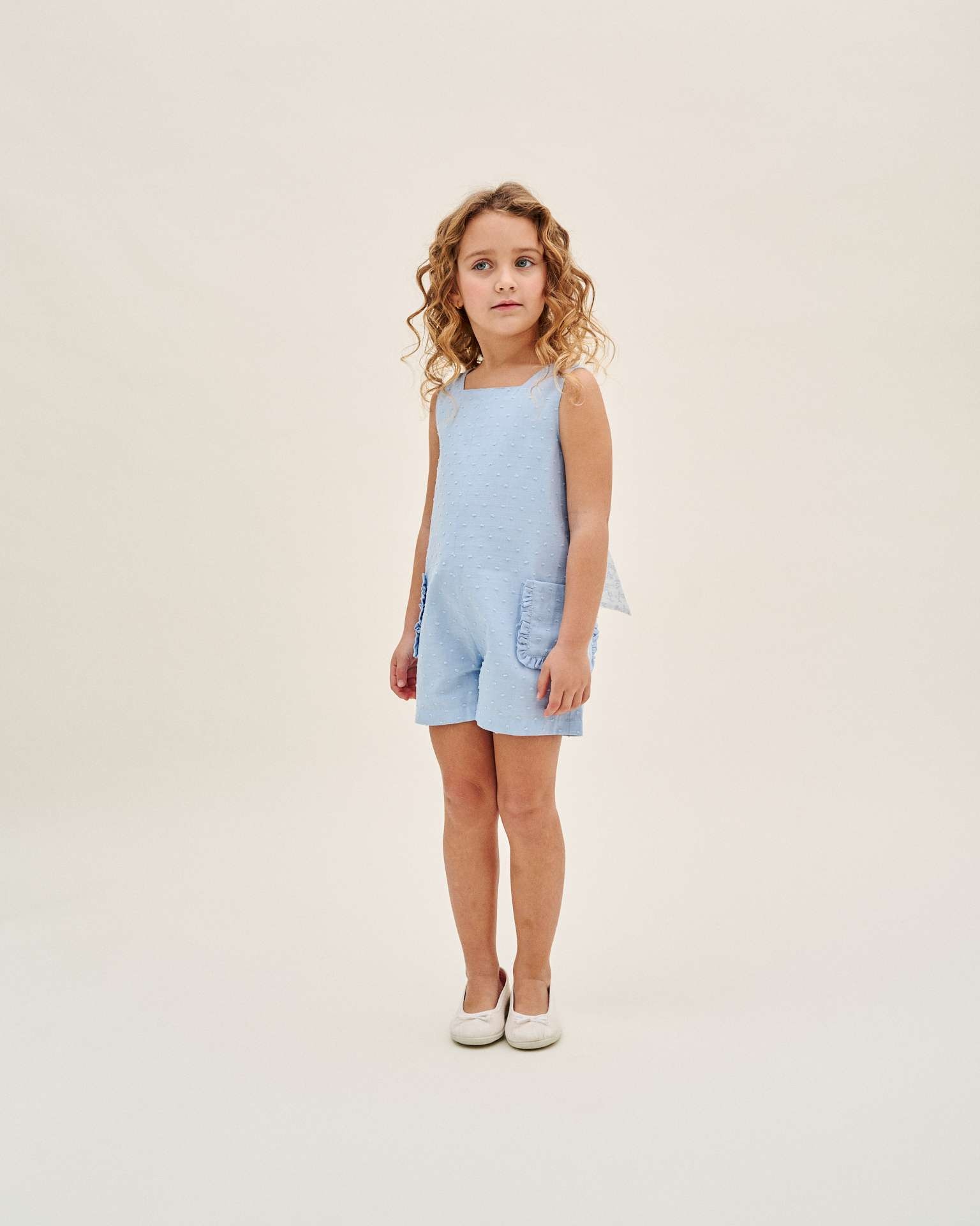 Macacão Infantil de Plumeti com Maxi Laço Azul-1