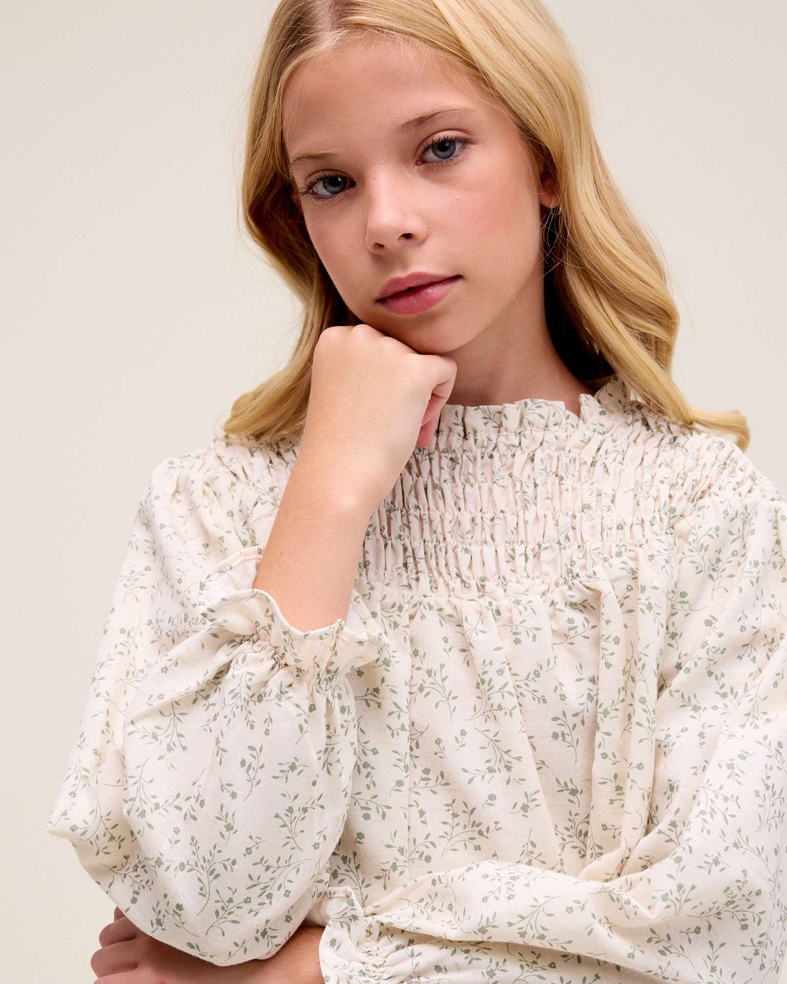 Blusa em Cru com Estampado Floral Natural-1