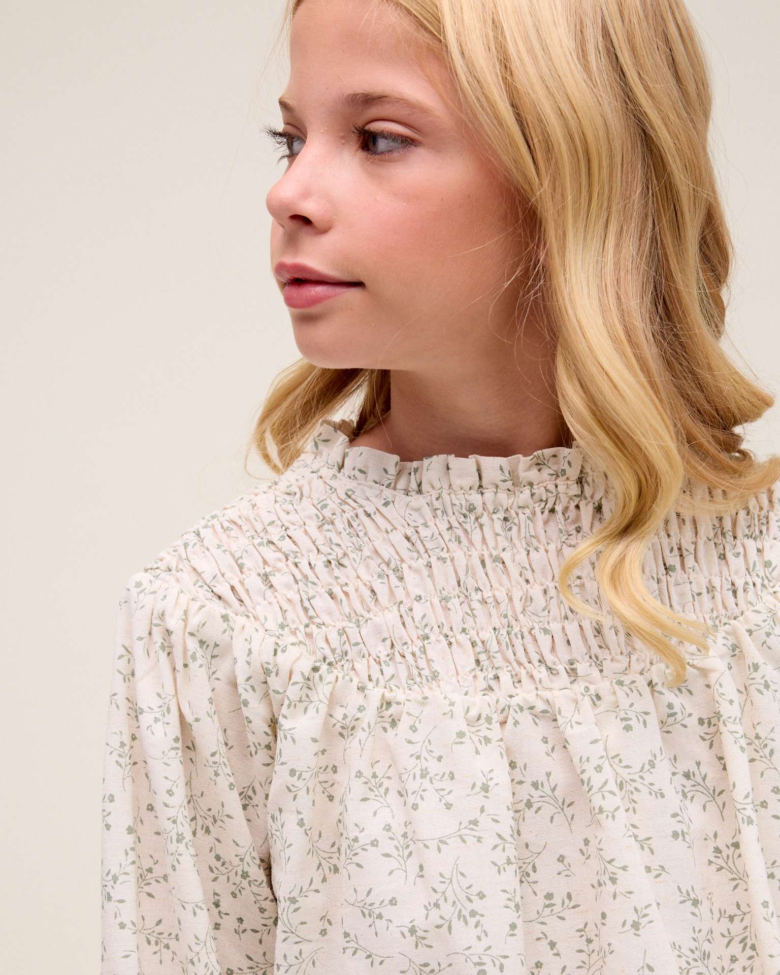 Blusa em Cru com Estampado Floral Natural-2