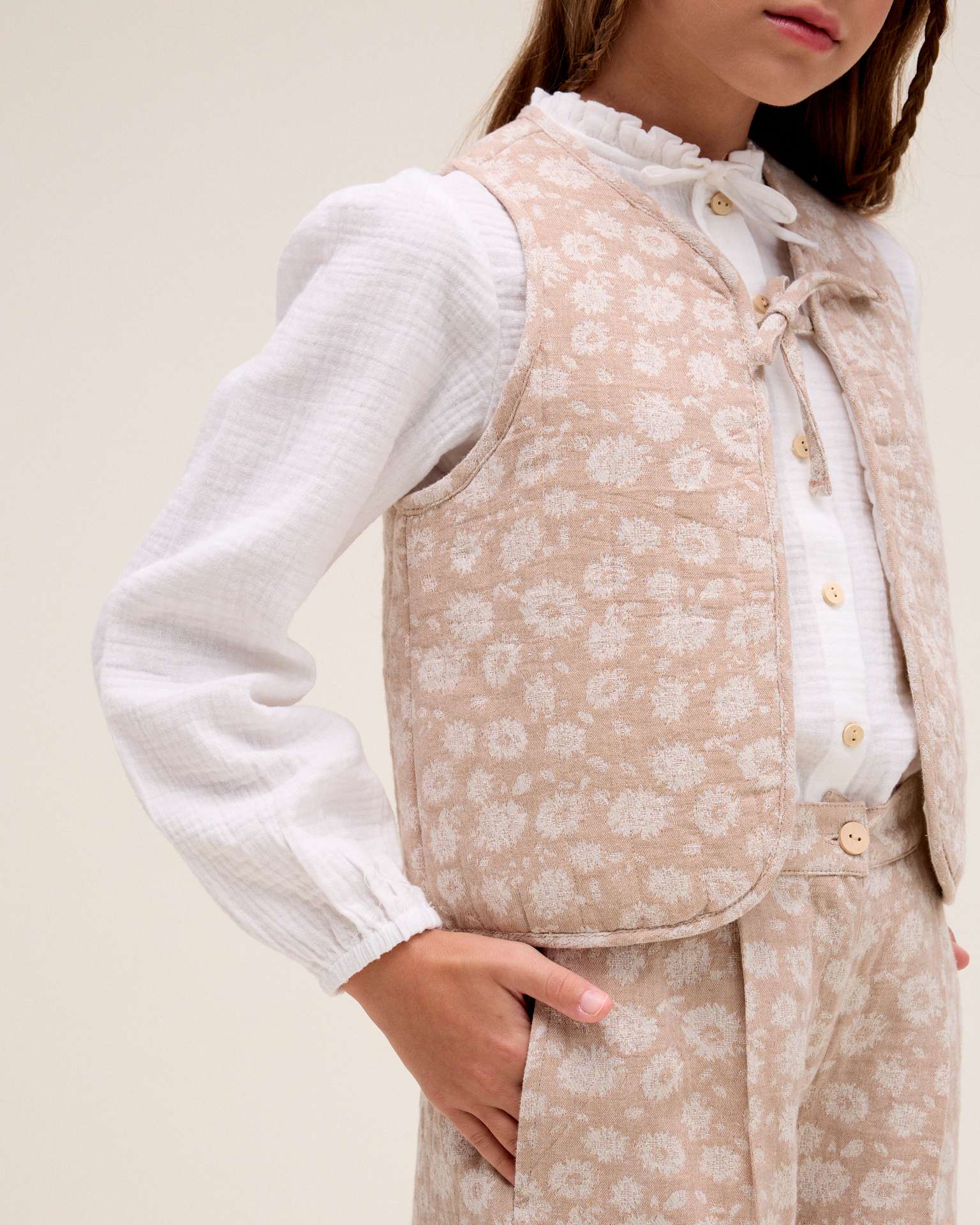 Colete Infantil com Estampado Floral e Detalhe de Laço Natural-3