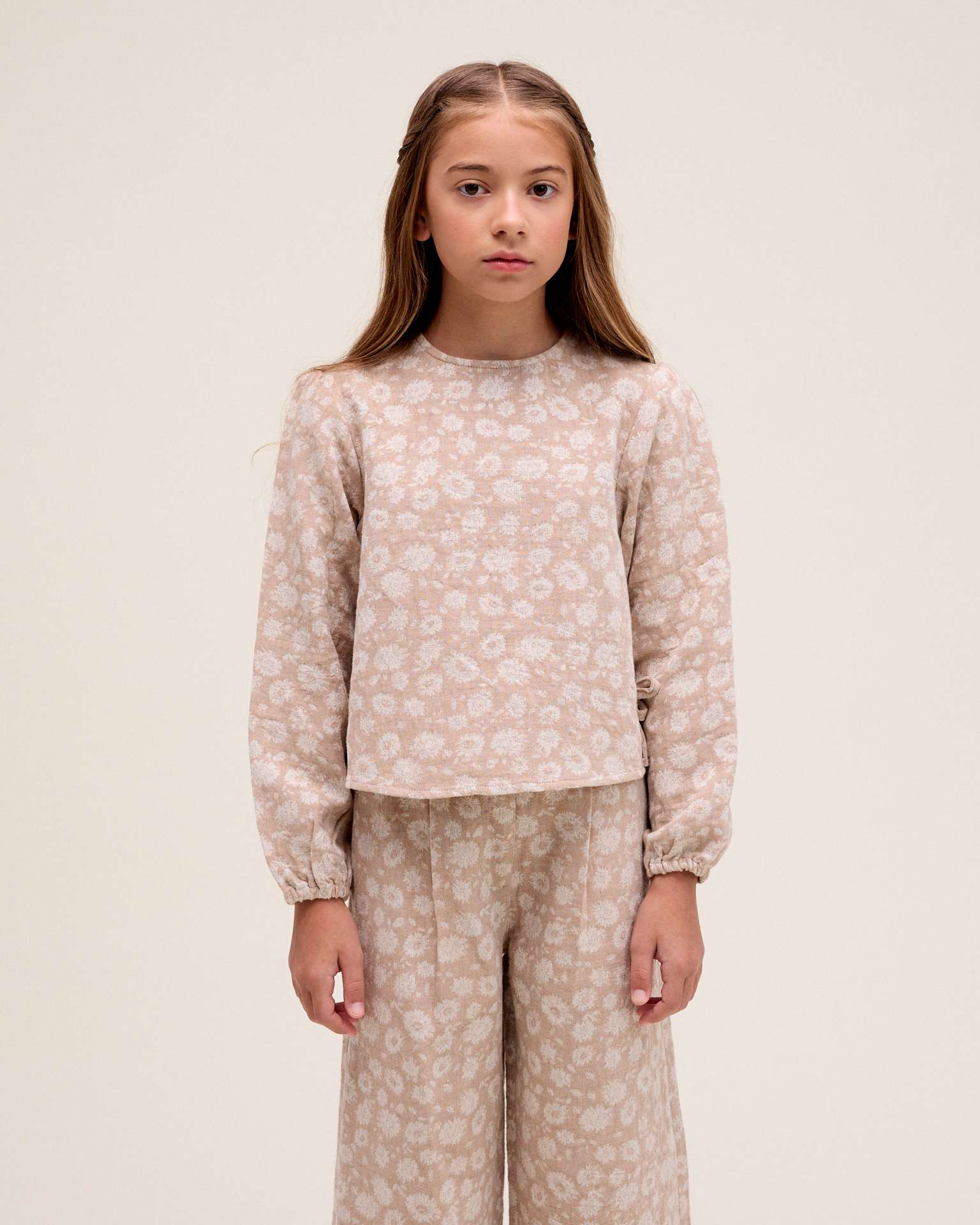 Blusa Infantil com Estampado Floral e Detalhe de Laços Laterais Natural-1