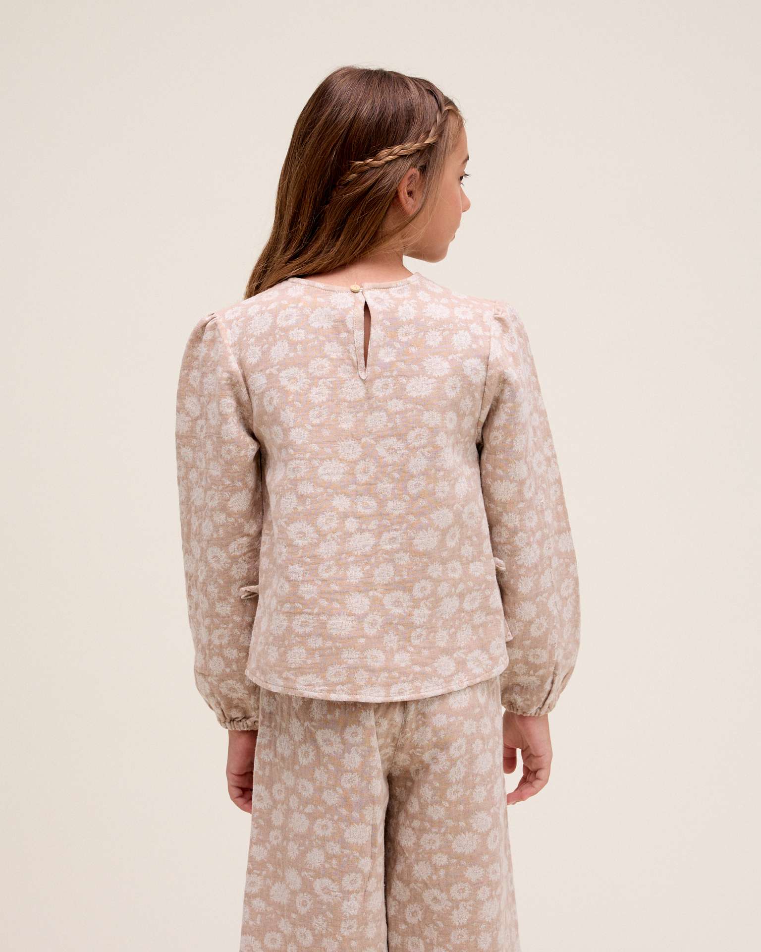 Blusa Infantil com Estampado Floral e Detalhe de Laços Laterais Natural-2