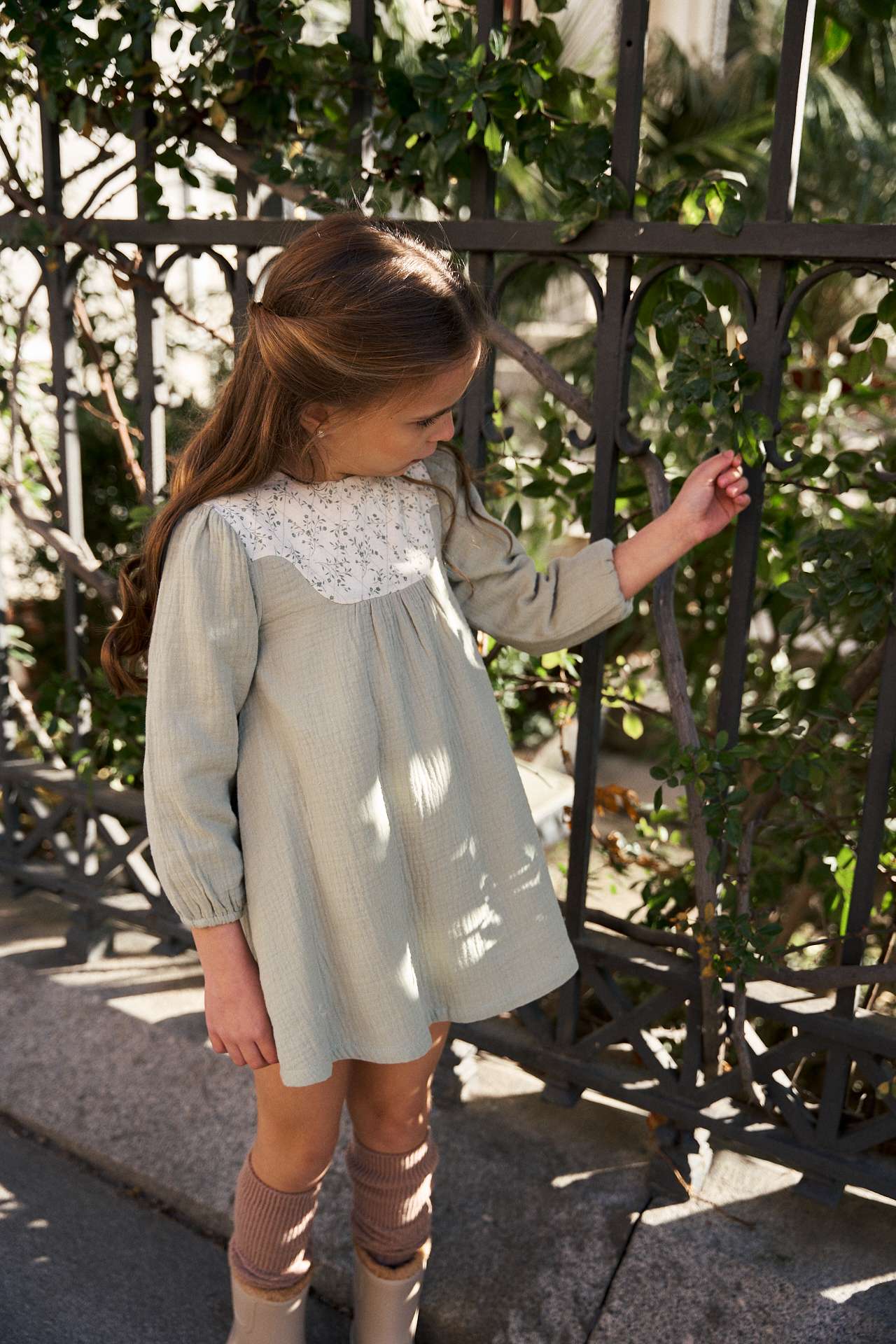 Vestido Infantil de Muselina com Detalhe Floral na Gola Verde-2