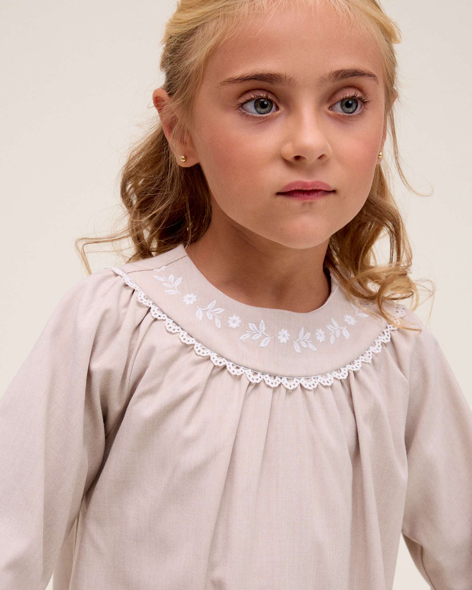 Vestido Infantil de Cerimónia com Bordado de Flores Natural-3