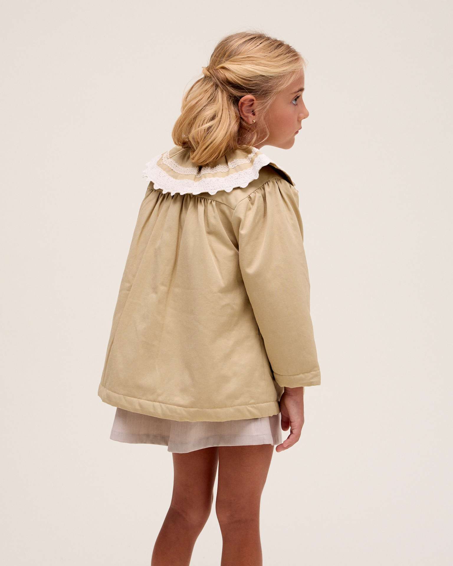 Gabardina Infantil com Folho na Gola Natural-2