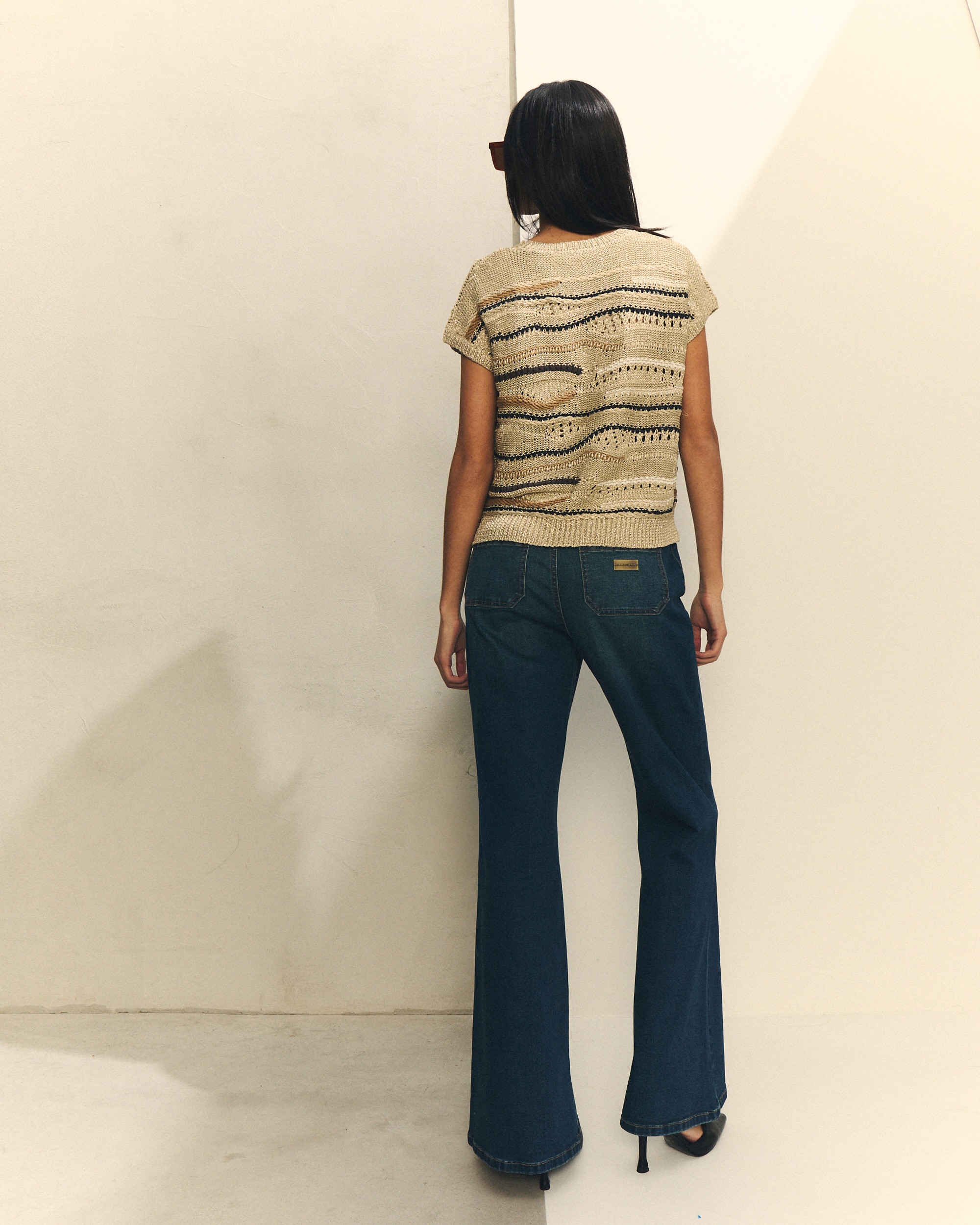 Camisola de Malha com Perfurados e Brilho Ocre-4