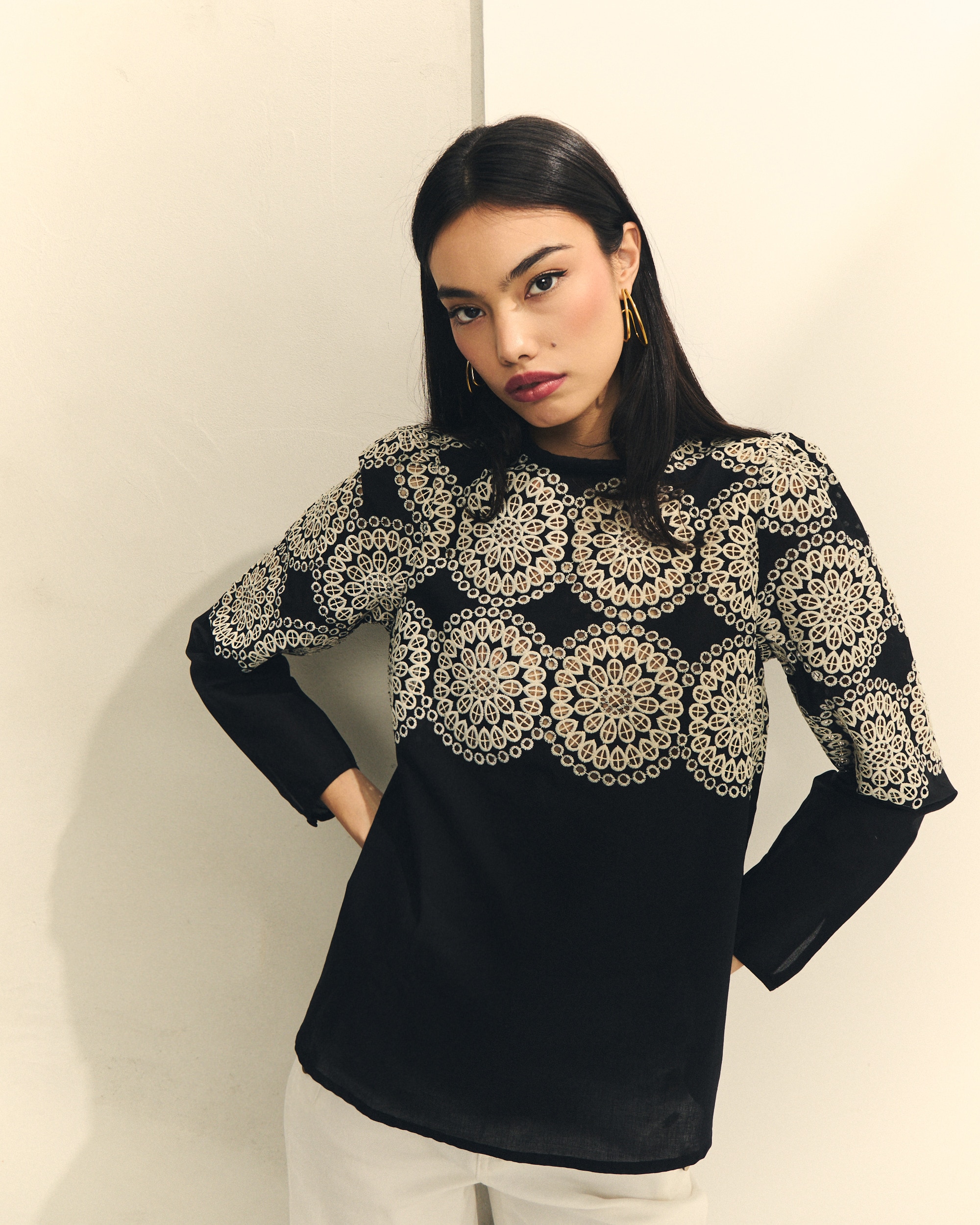 Imagem 0 de Blusa com Bordado com Perfurados