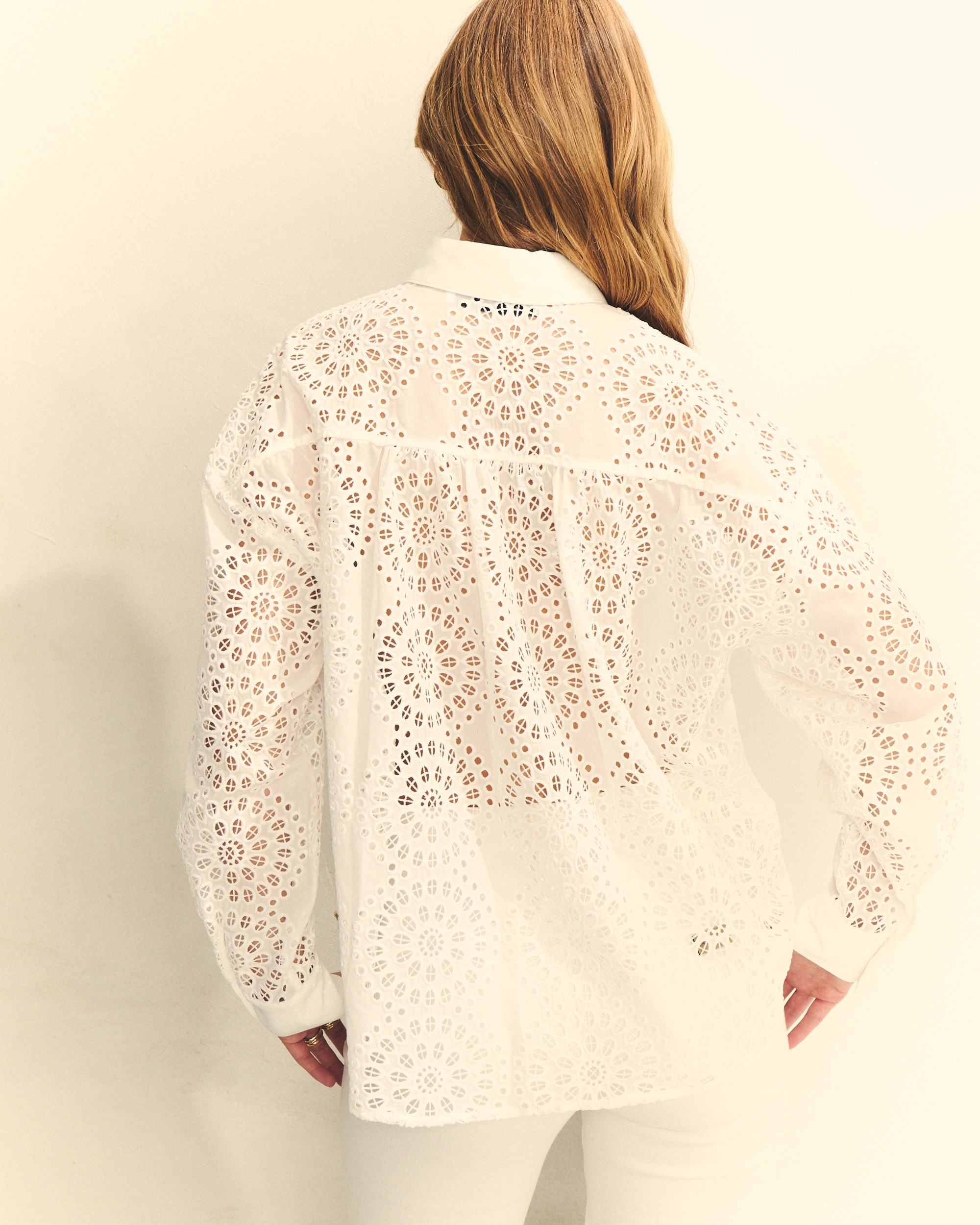 Blusa Comprida com Tecido de Broderie Perfurada Branco-4