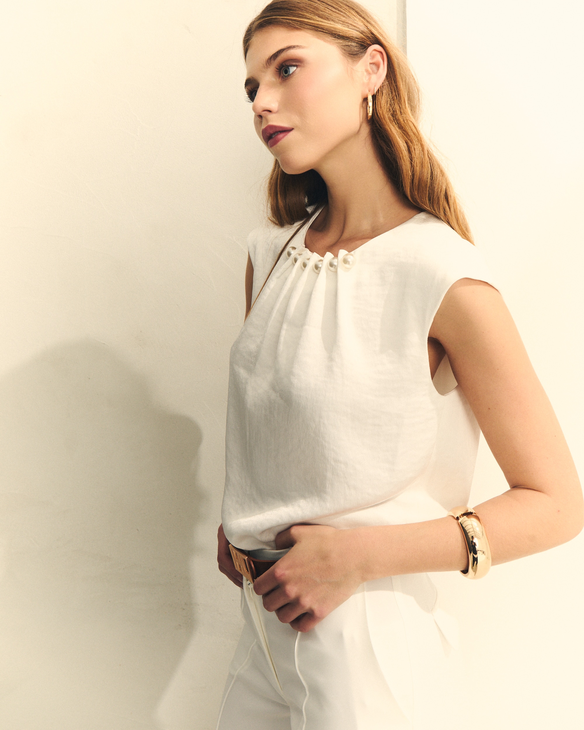 Blusa com Pregas Separadas Por Pérolas Branco-2