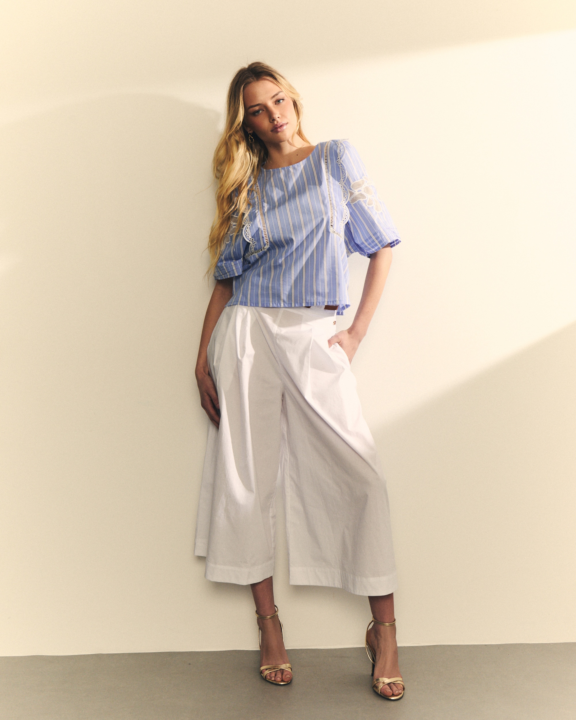 Blusa com Folho nos Ombros e Parte Frontal Azul-celeste-2