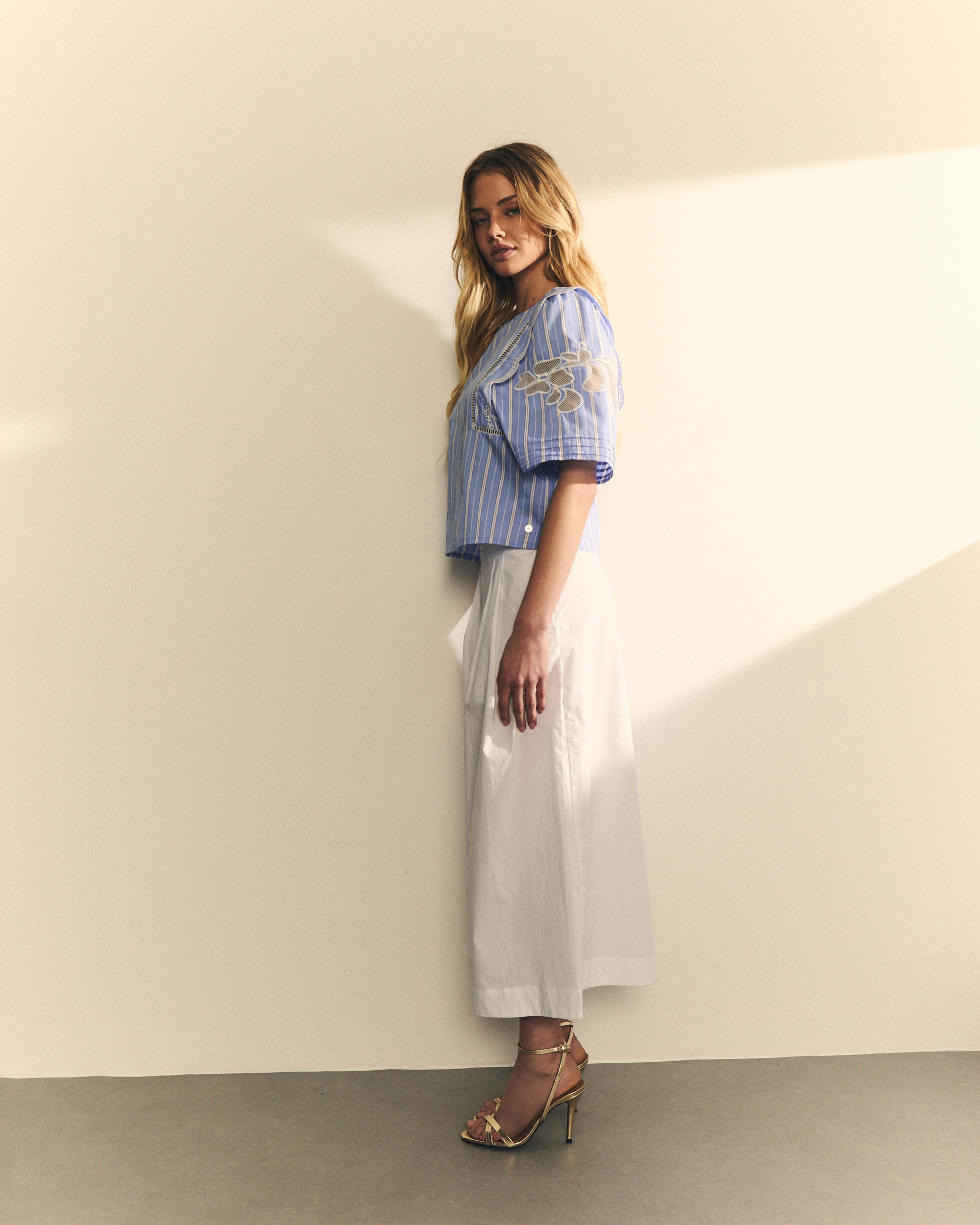 Blusa com Folho nos Ombros e Parte Frontal Azul-celeste-3