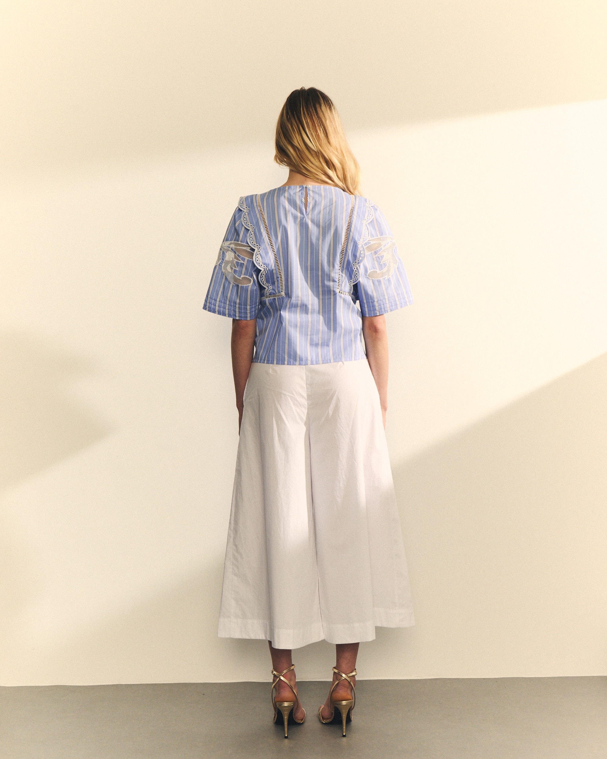 Blusa com Folho nos Ombros e Parte Frontal Azul-celeste-4