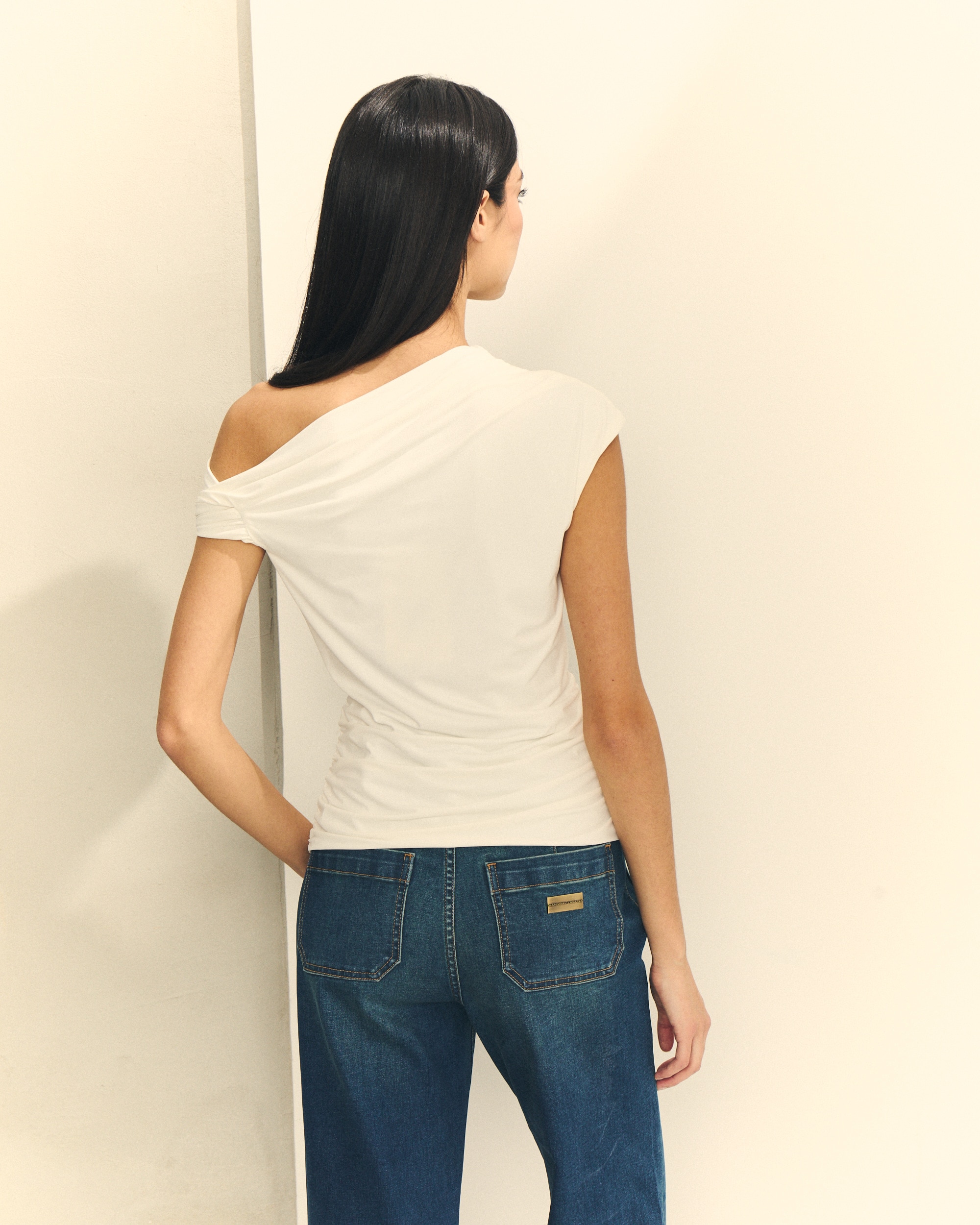 T-shirt de Alças com Ombro Caído Assimétrico Branco-4