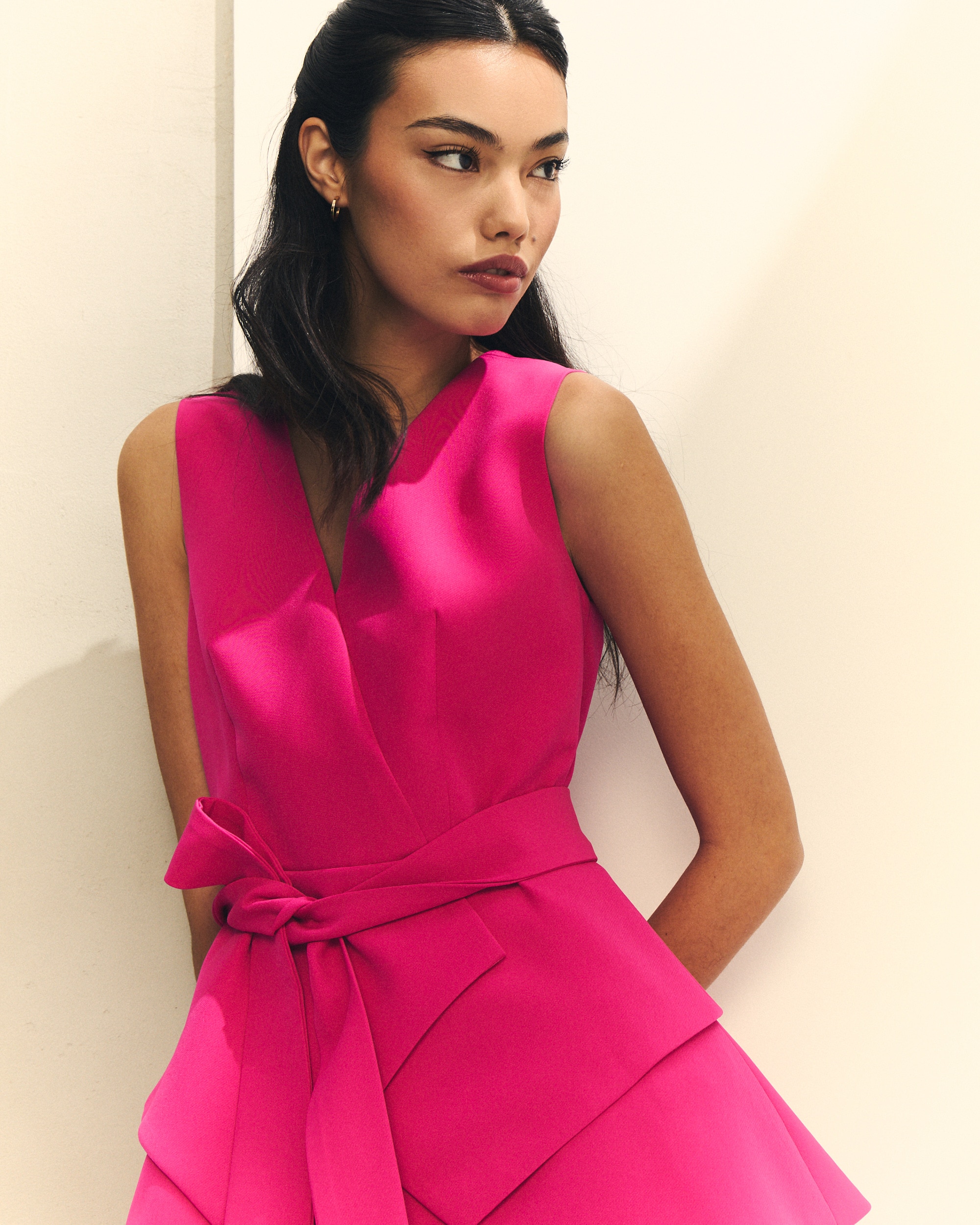 Vestido Curto com Folhos Assimétricos Fúcsia-3