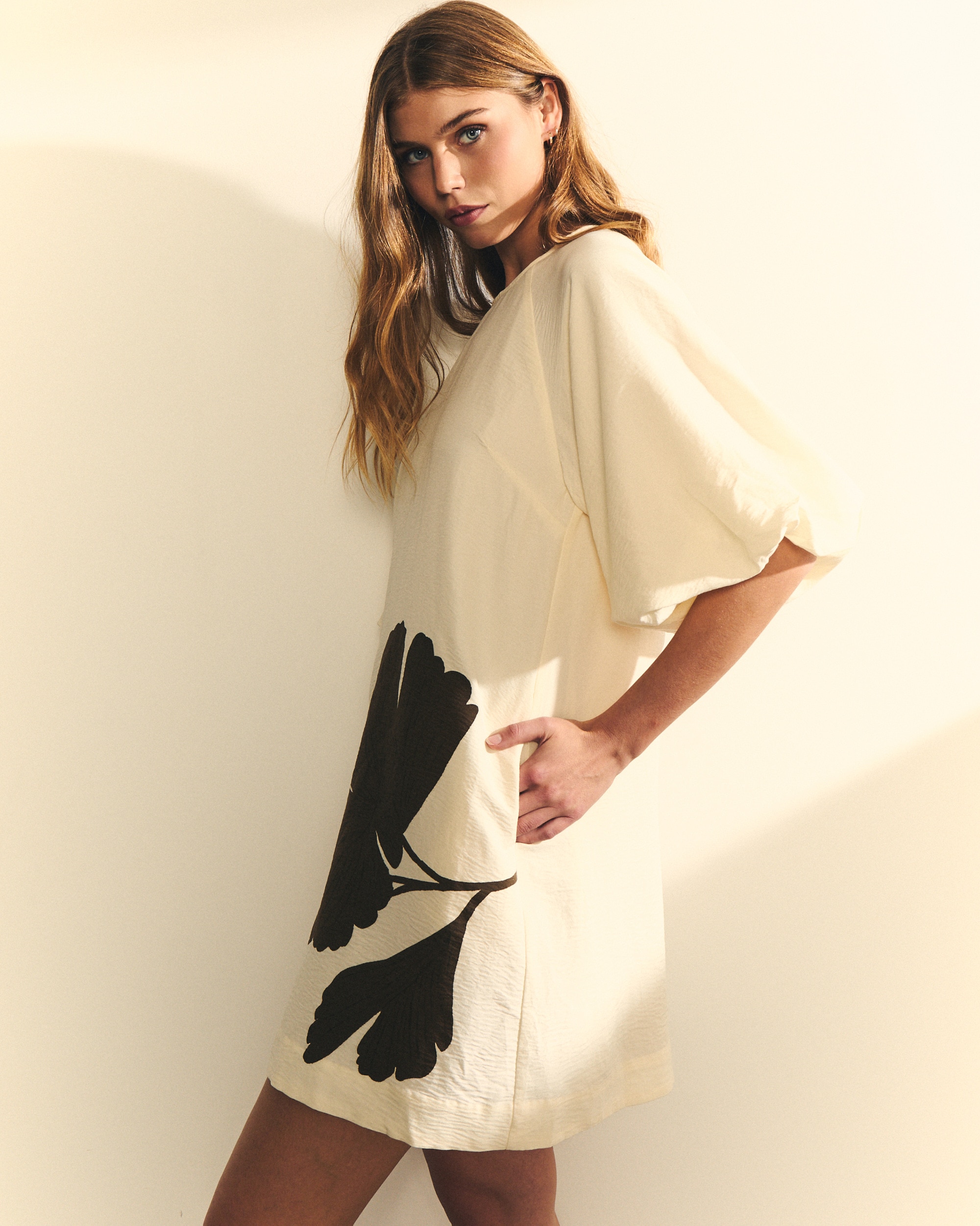 Vestido Curto com Manga Abalonada e Bordado Floral Branco-marfim-2