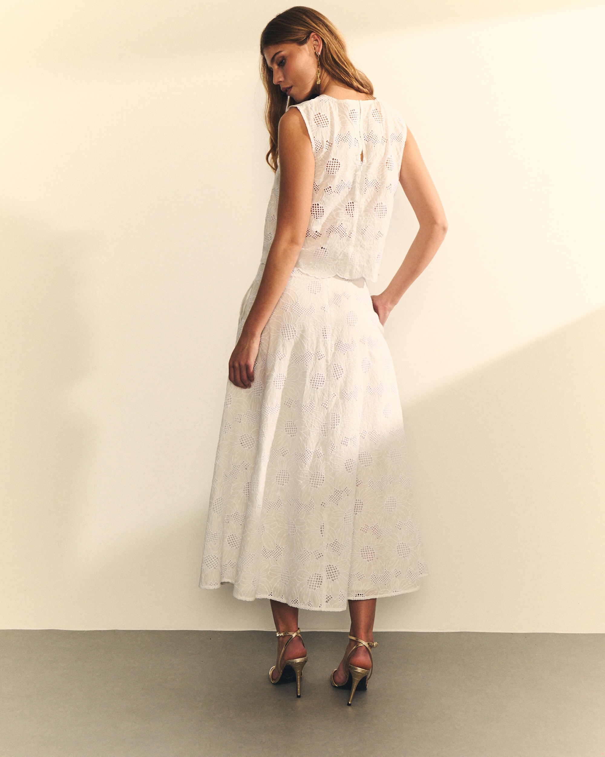 Saia de Comprimento Midi com Broderie Floral Branco-2