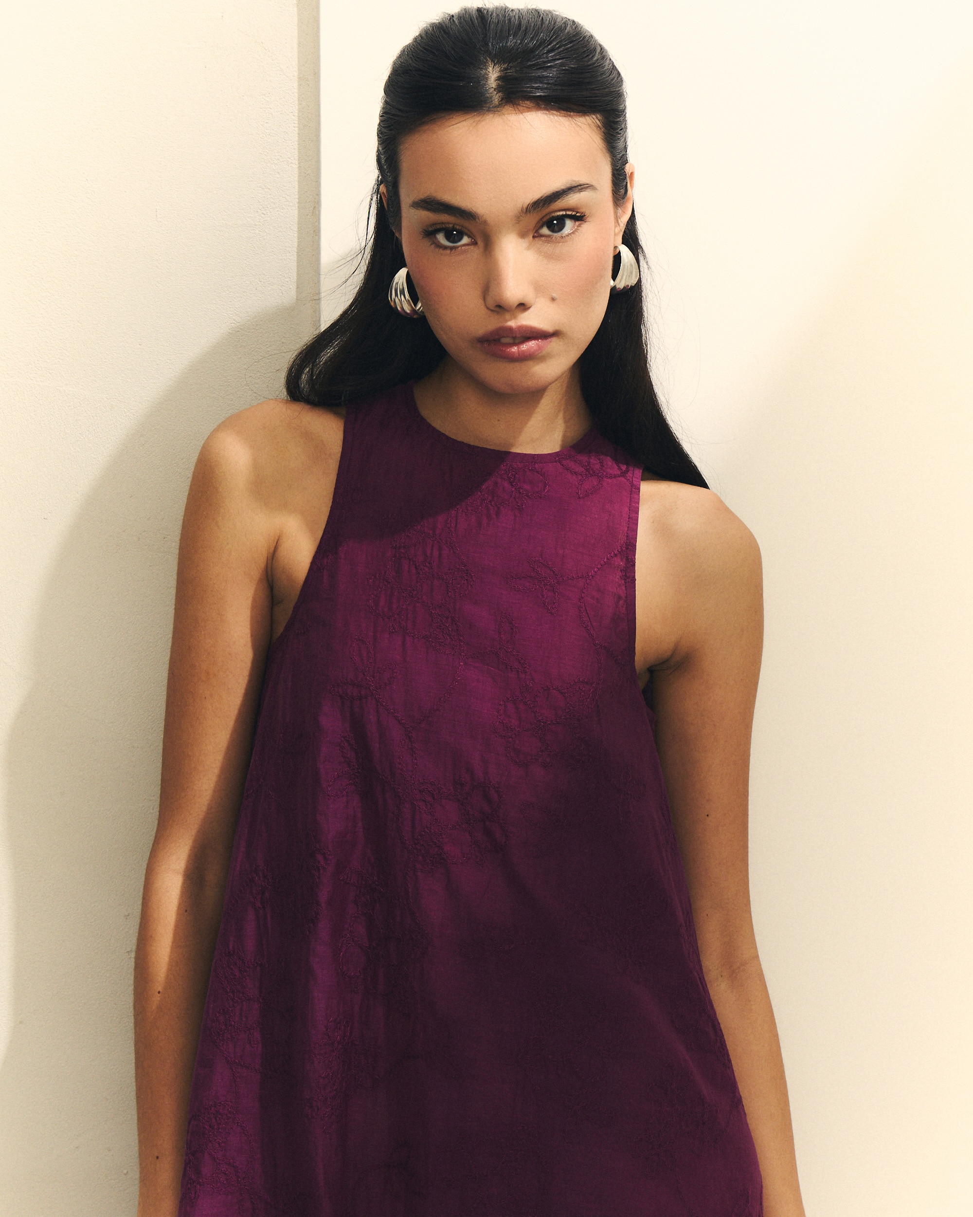 Vestido Midi sem Mangas com Tecido Bordado Roxo-4