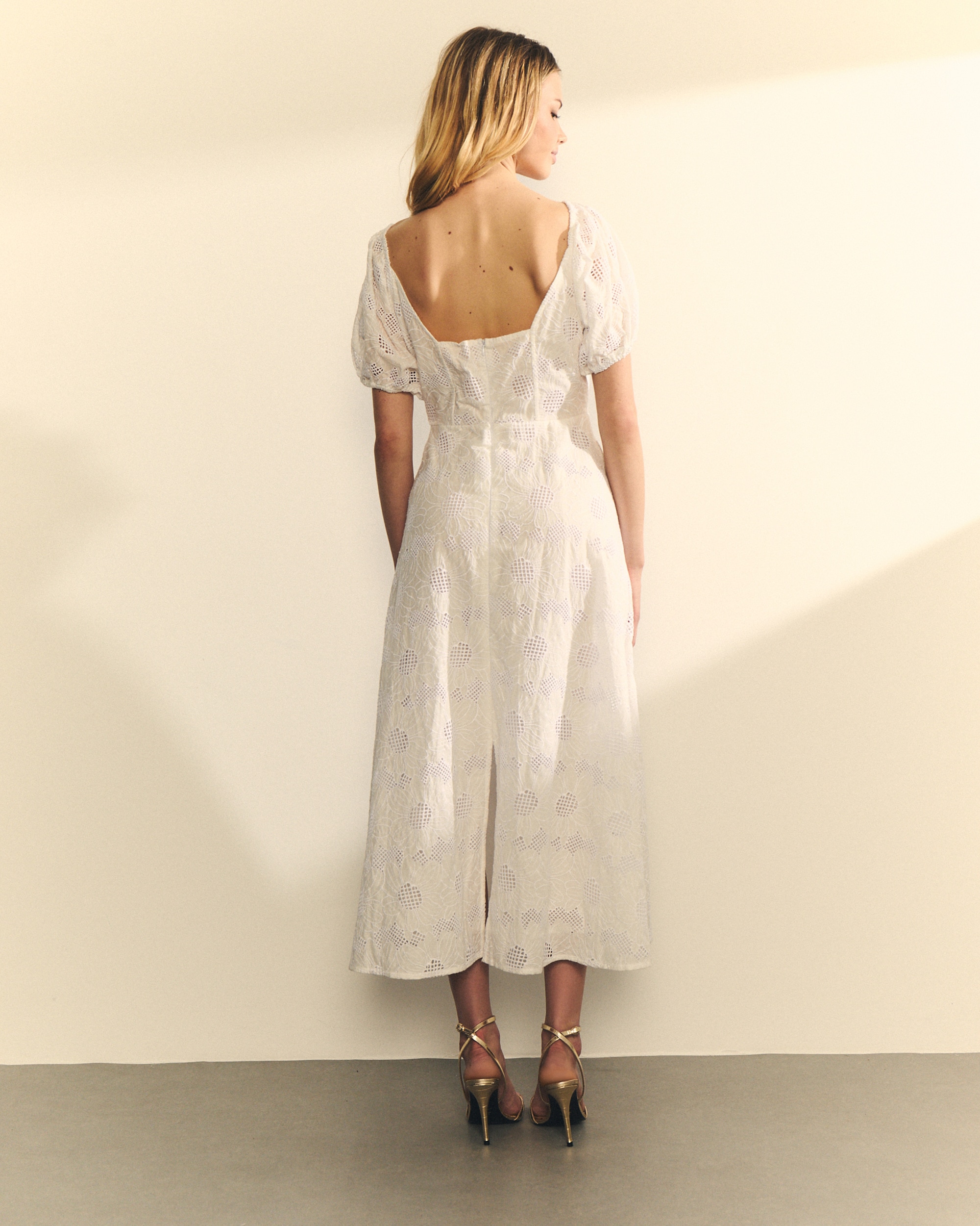 Vestido Midi de Manga Curta de Broderie Floral Branco-4