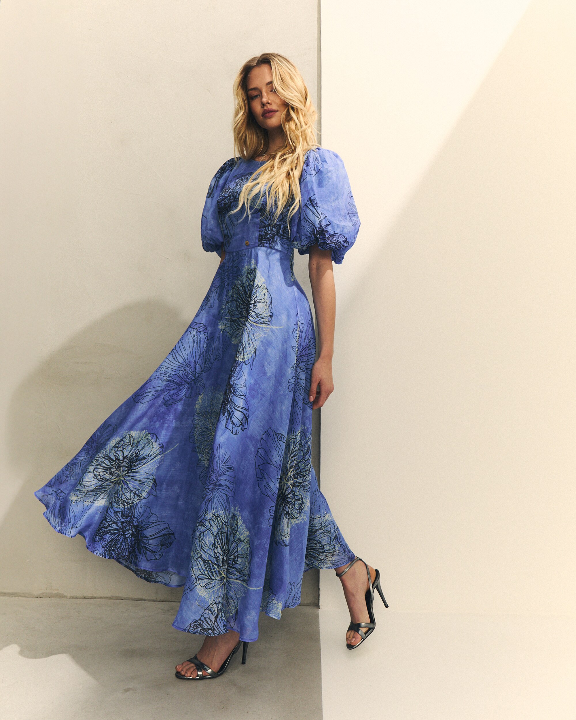Vestido Midi com Mangas Abalonadas com Estampado Floral Azul-2