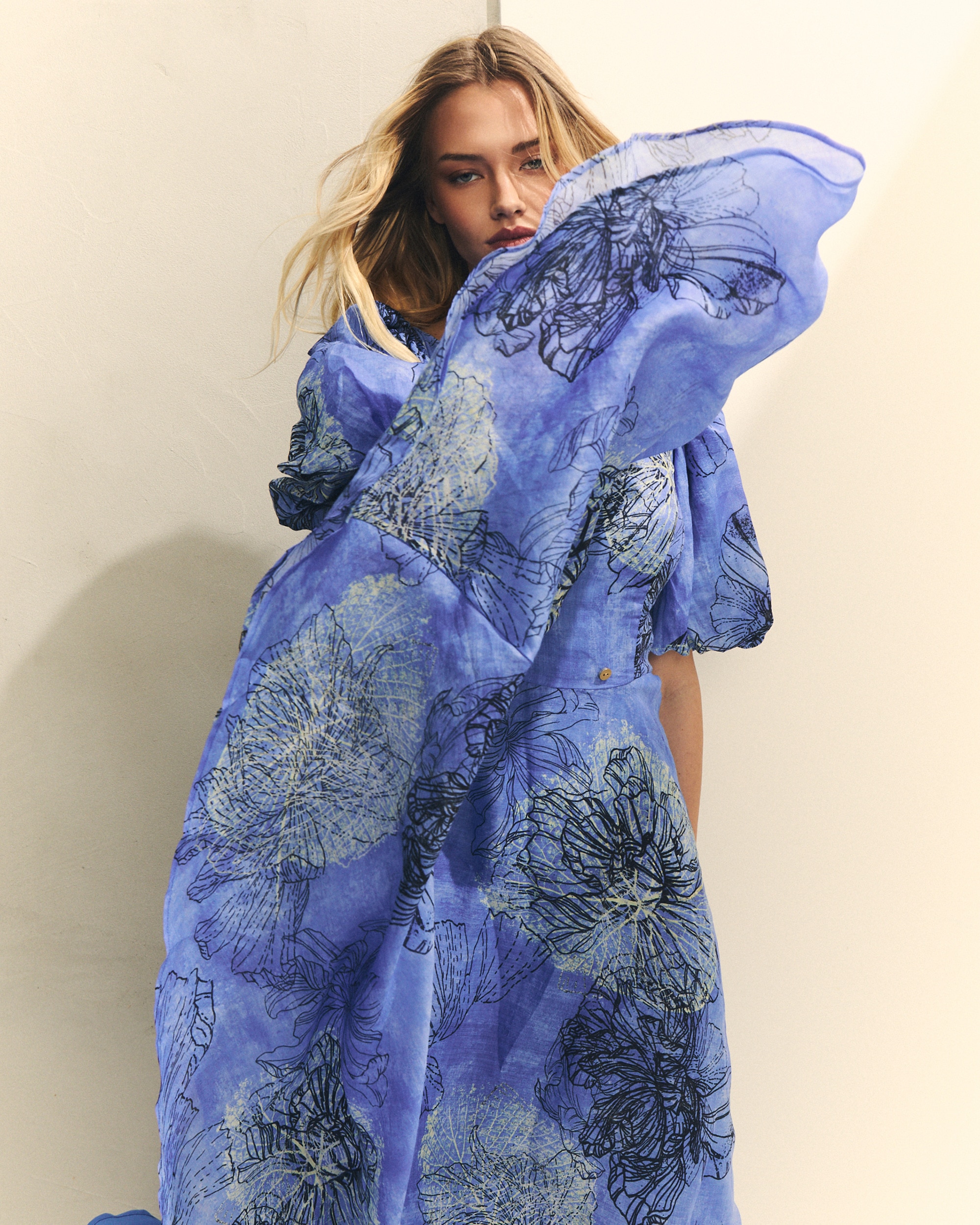 Vestido Midi com Mangas Abalonadas com Estampado Floral Azul-3