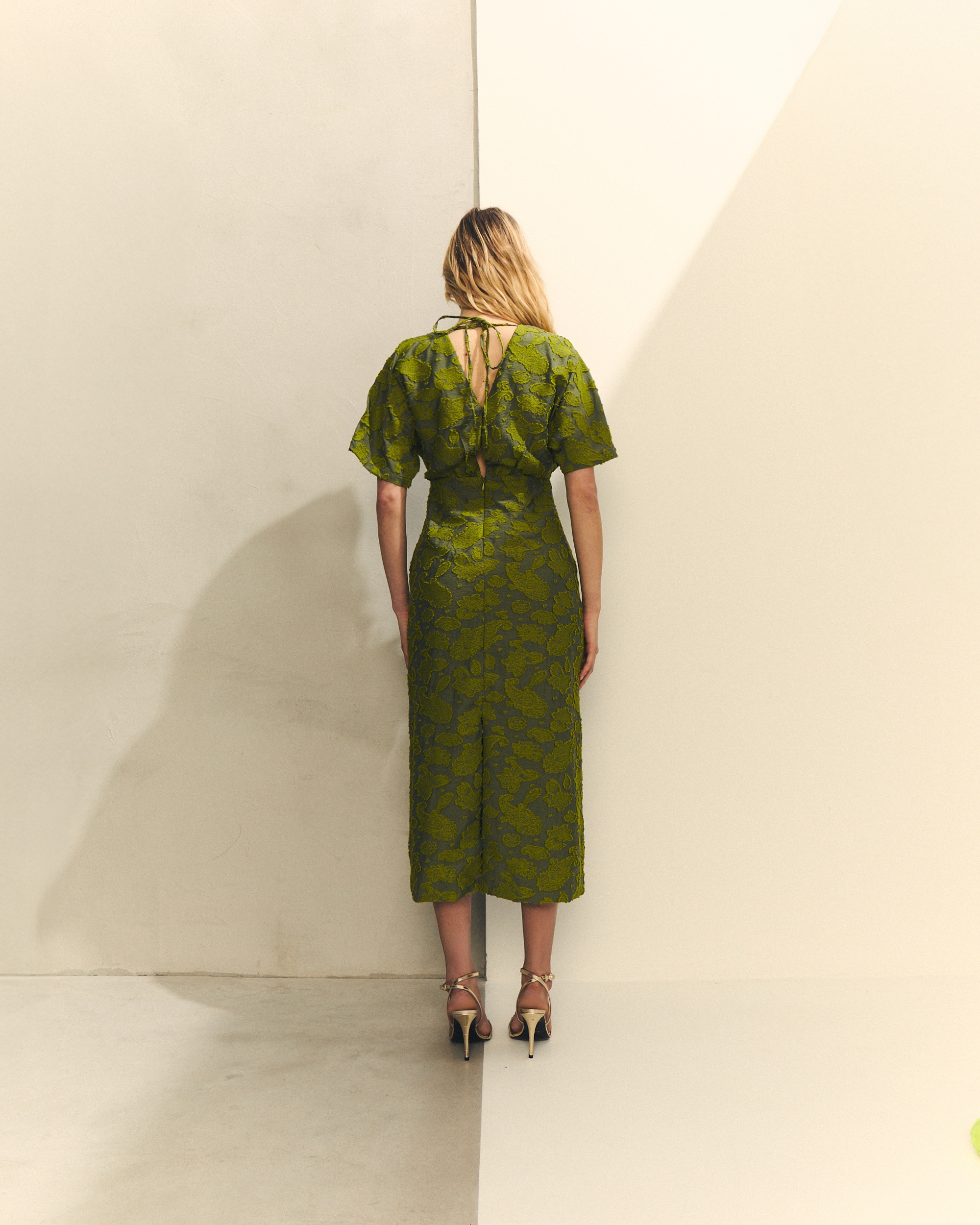 Vestido Midi com Textura de Folhas e Manga Curta Abalonada Verde-4