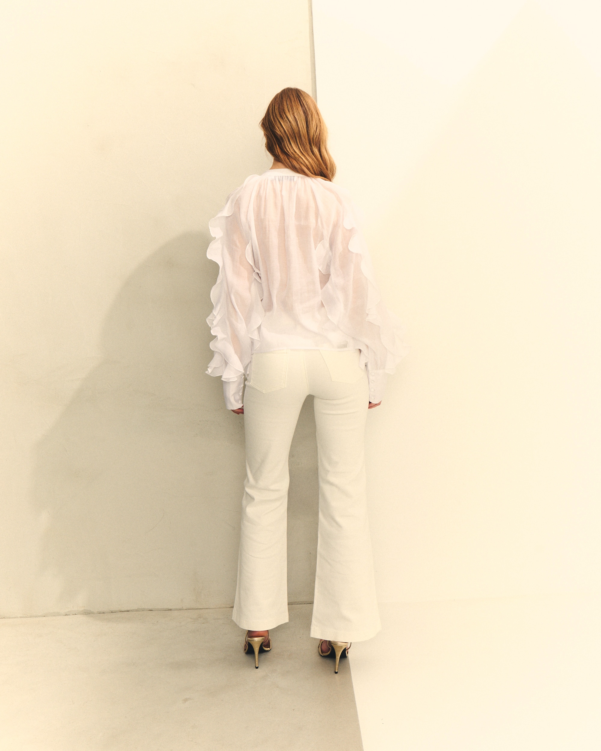 Blusa de Manga Comprida com Folhos Branco-4