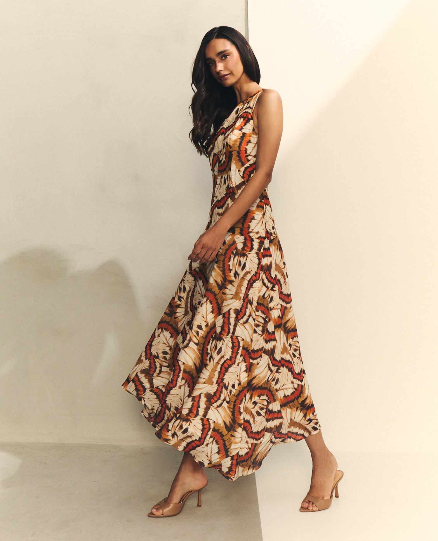 Imagem 0 de Vestido Midi sem Mangas e com Volume