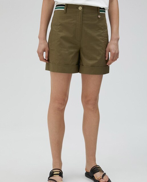 Imagem 0 de Shorts com Bolsos e Botão