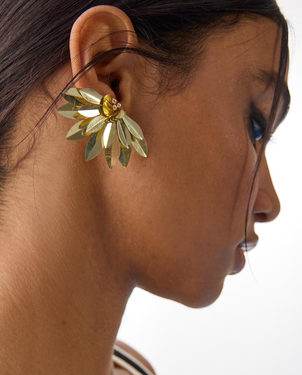 Brincos Grandes em Forma de Leque com Abalorios Dourado-6