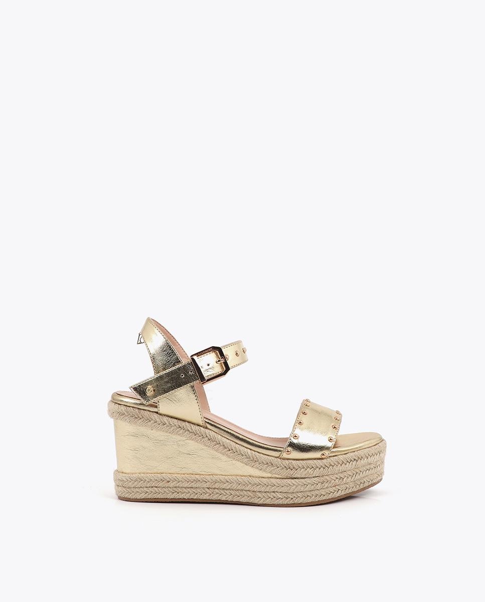 Imagem 0 de Sandálias de Cunha com Sola Efeito Ráfia e Detalhes Metálicos