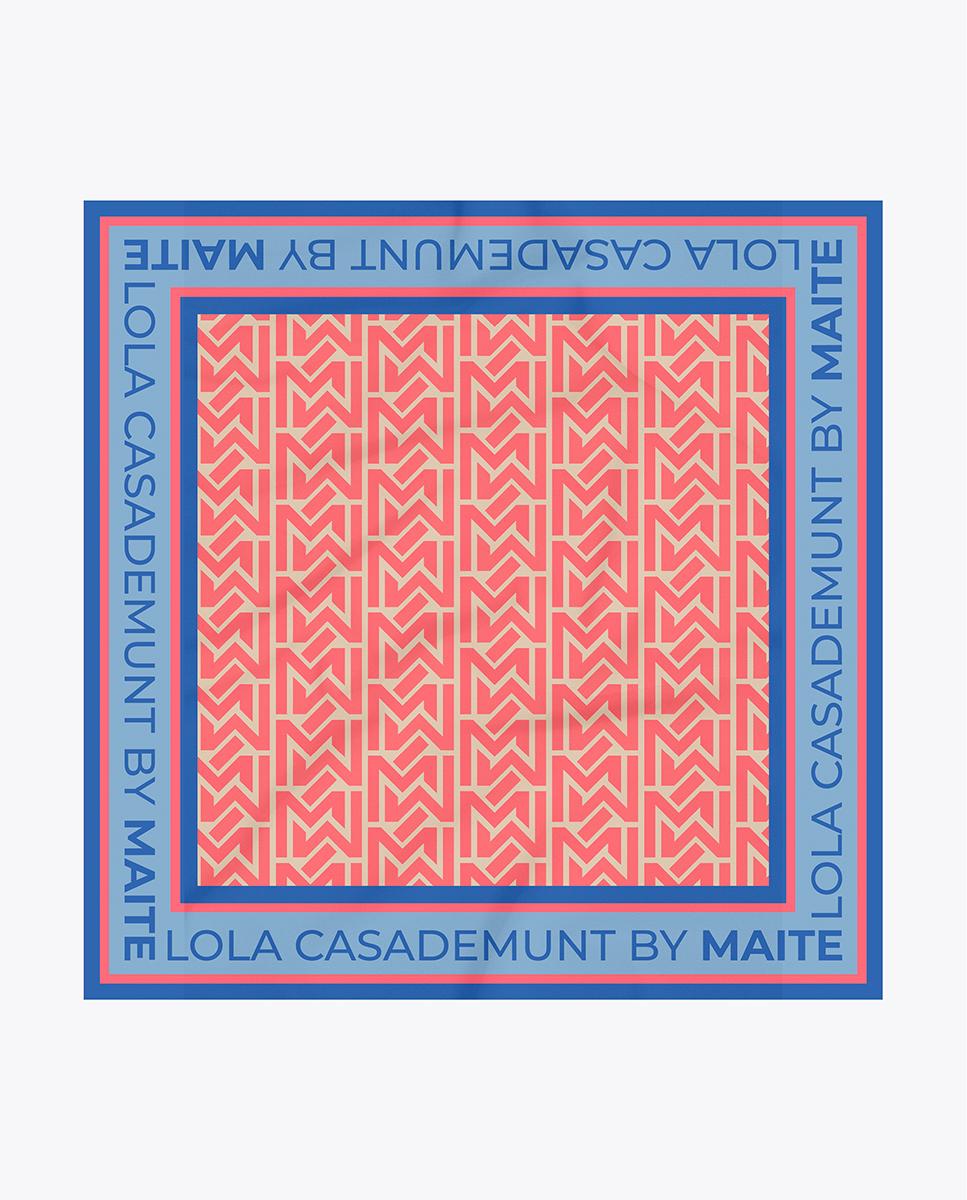 Imagem 0 de Écharpe em Tecido Acetinado com Design Monograma