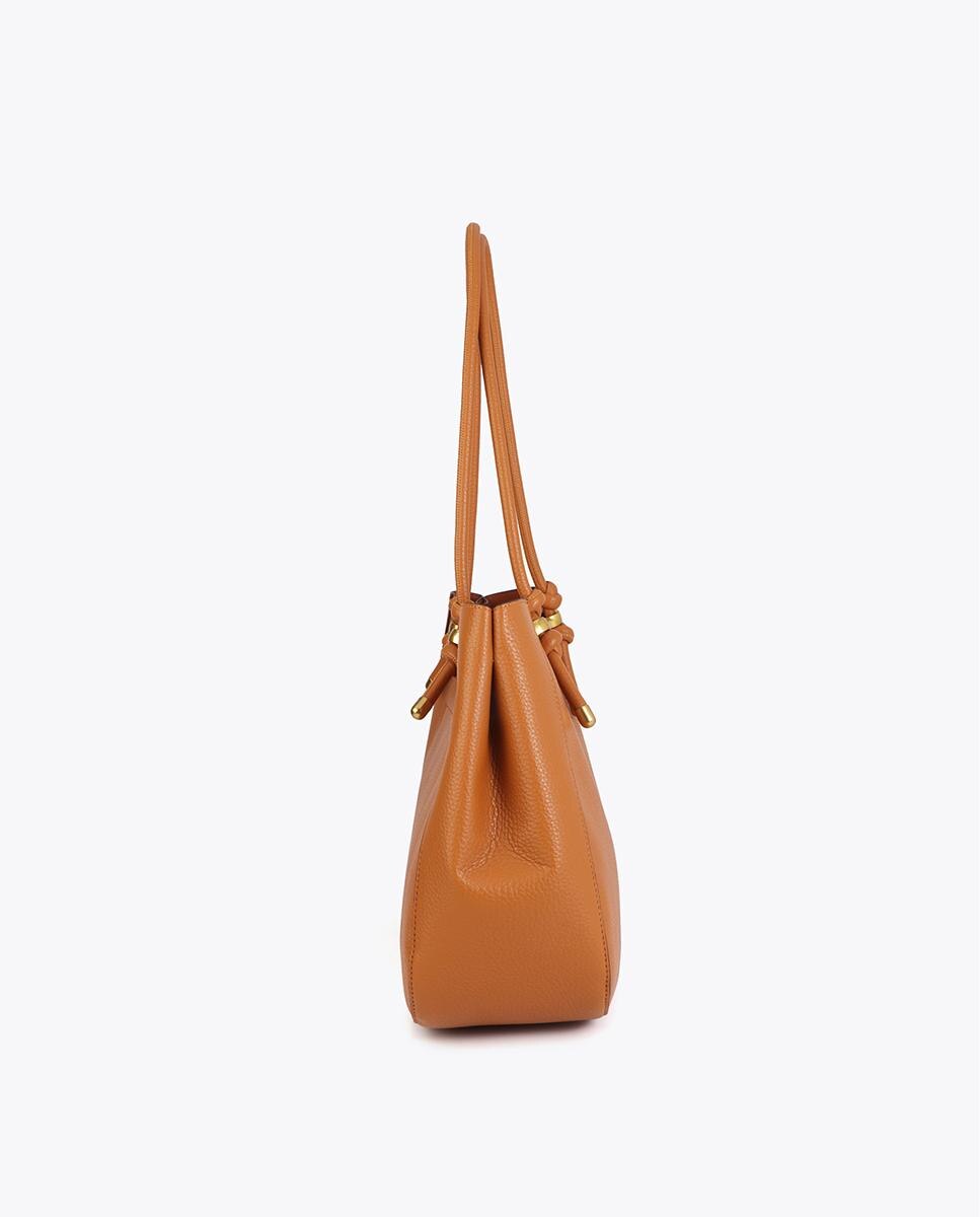 Mala Shopper com Detalhes Metálicos Dourados e Alças Compridas Canela-3