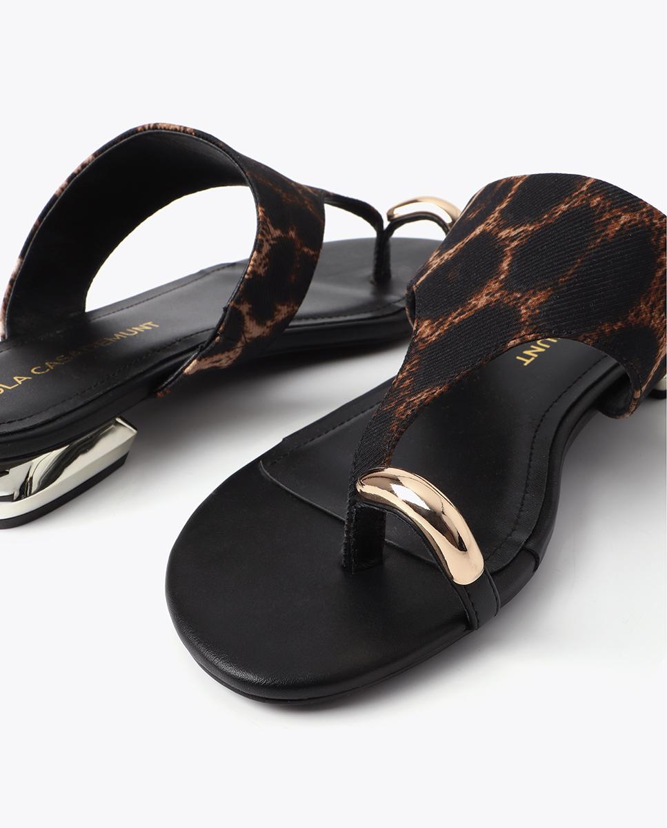 Sandálias de Dedo Animal Print com Aplique Metalizado Bege / Castanho-5