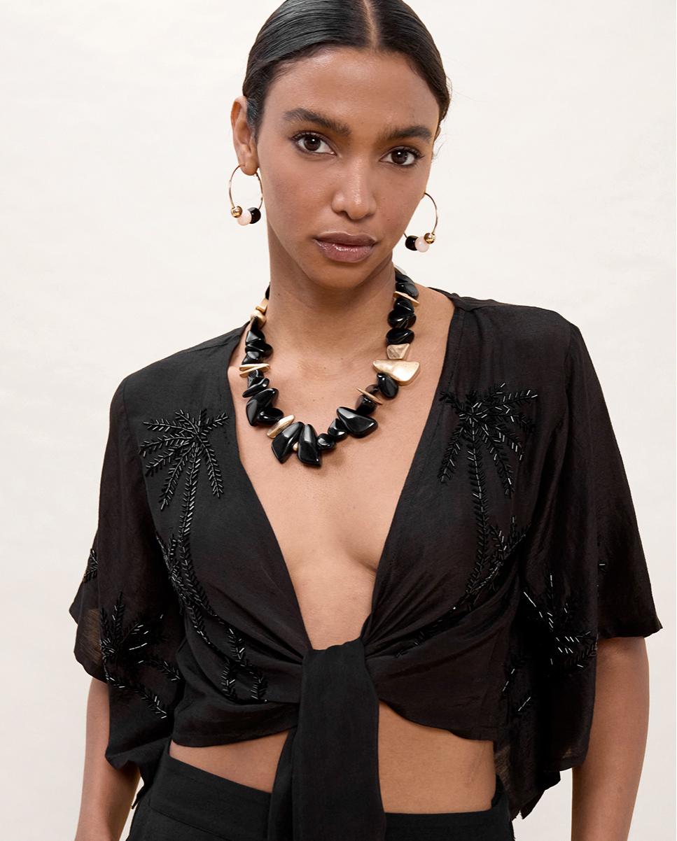 Blusa com Nó e Detalhes Preto-4