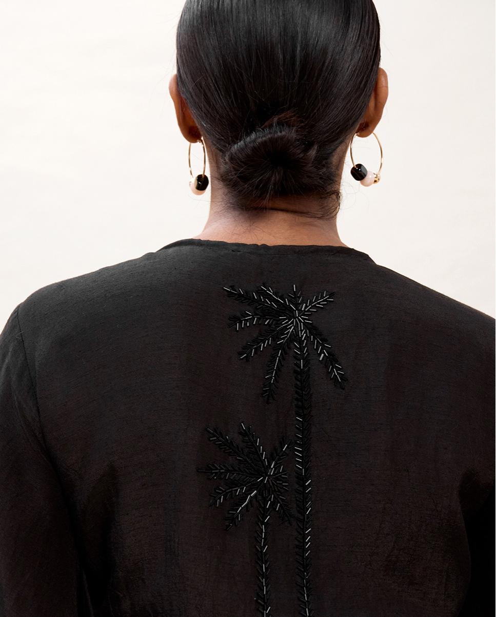 Blusa com Nó e Detalhes Preto-6