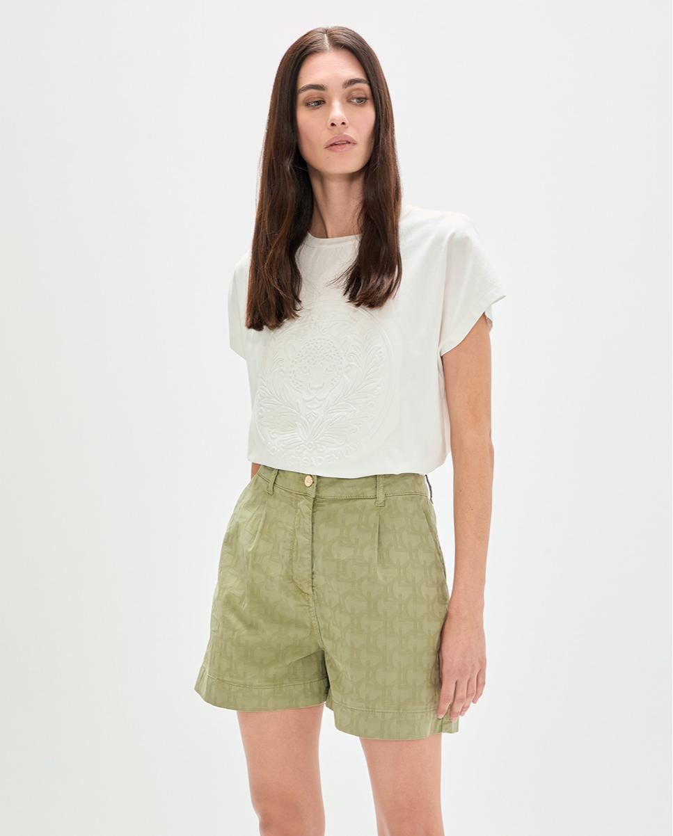 Bermudas em Sarja com Logo Jacquard Caqui-3