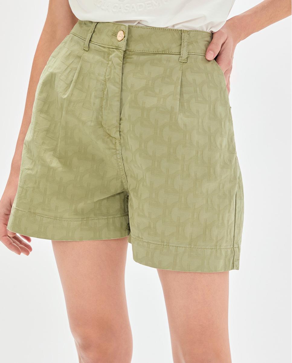 Bermudas em Sarja com Logo Jacquard Caqui-4