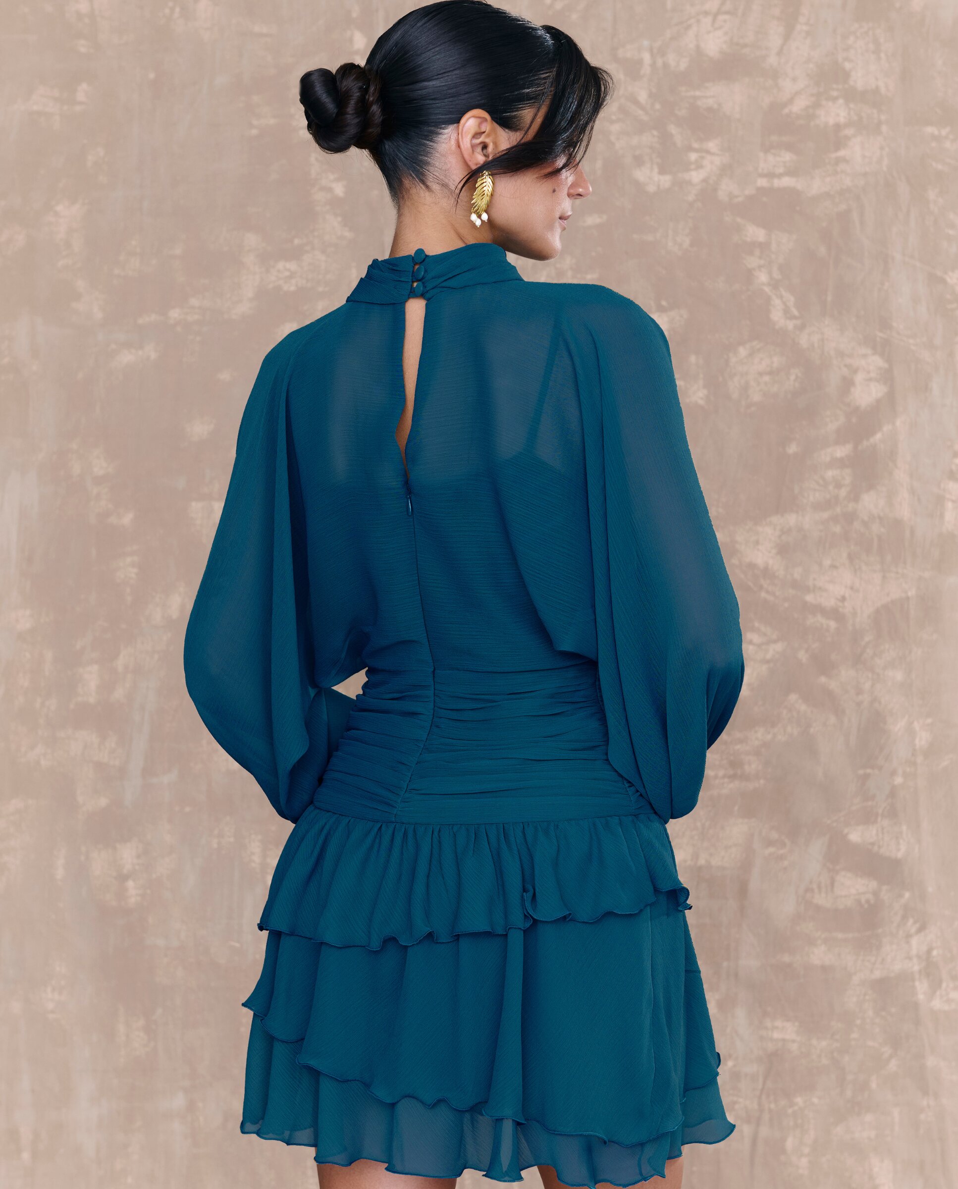 Vestido Curto com Gola Halter e Mangas Abalonadas Azul-3