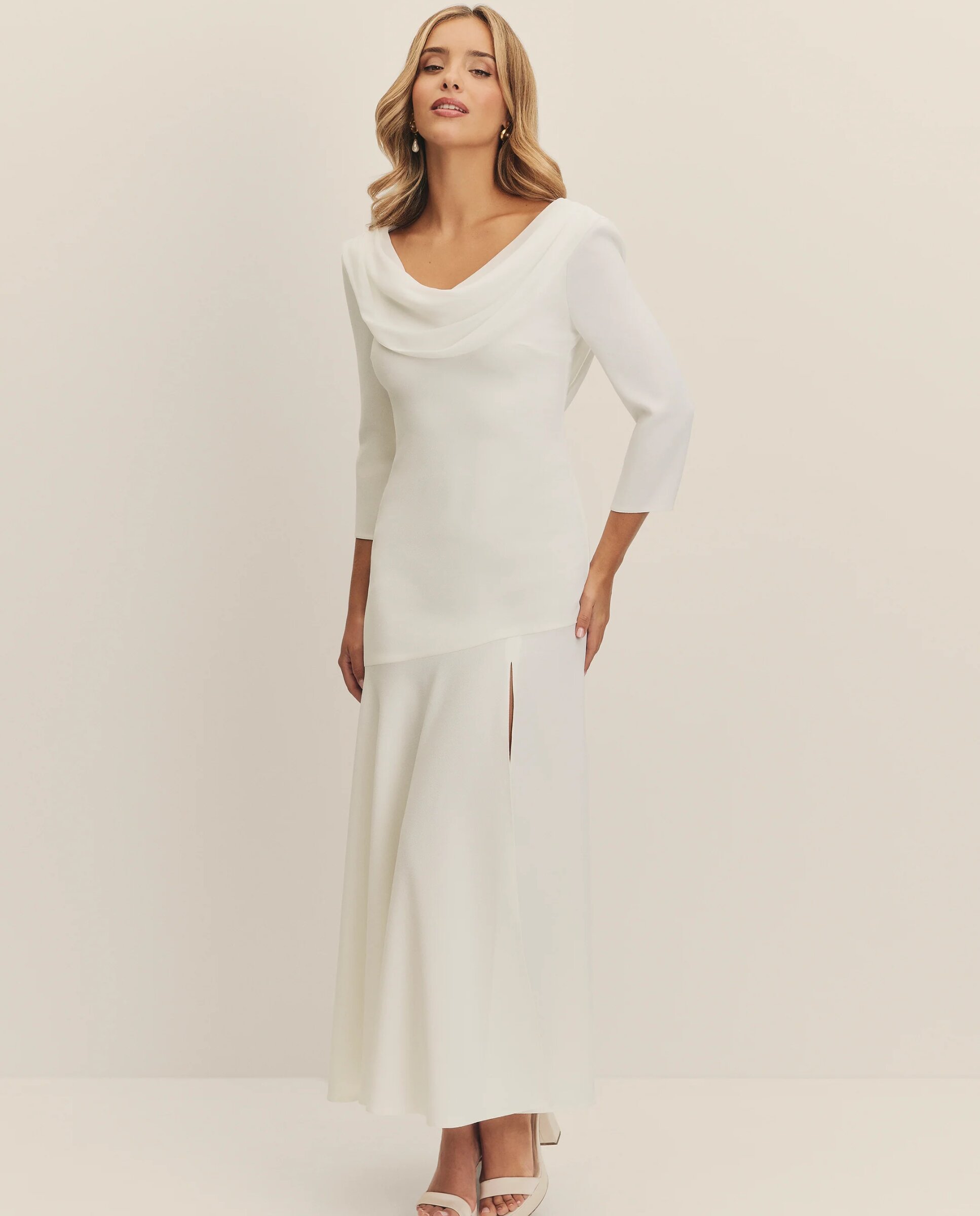 Imagem 0 de Vestido Midi de Noiva com Decote Drapeado em Gase