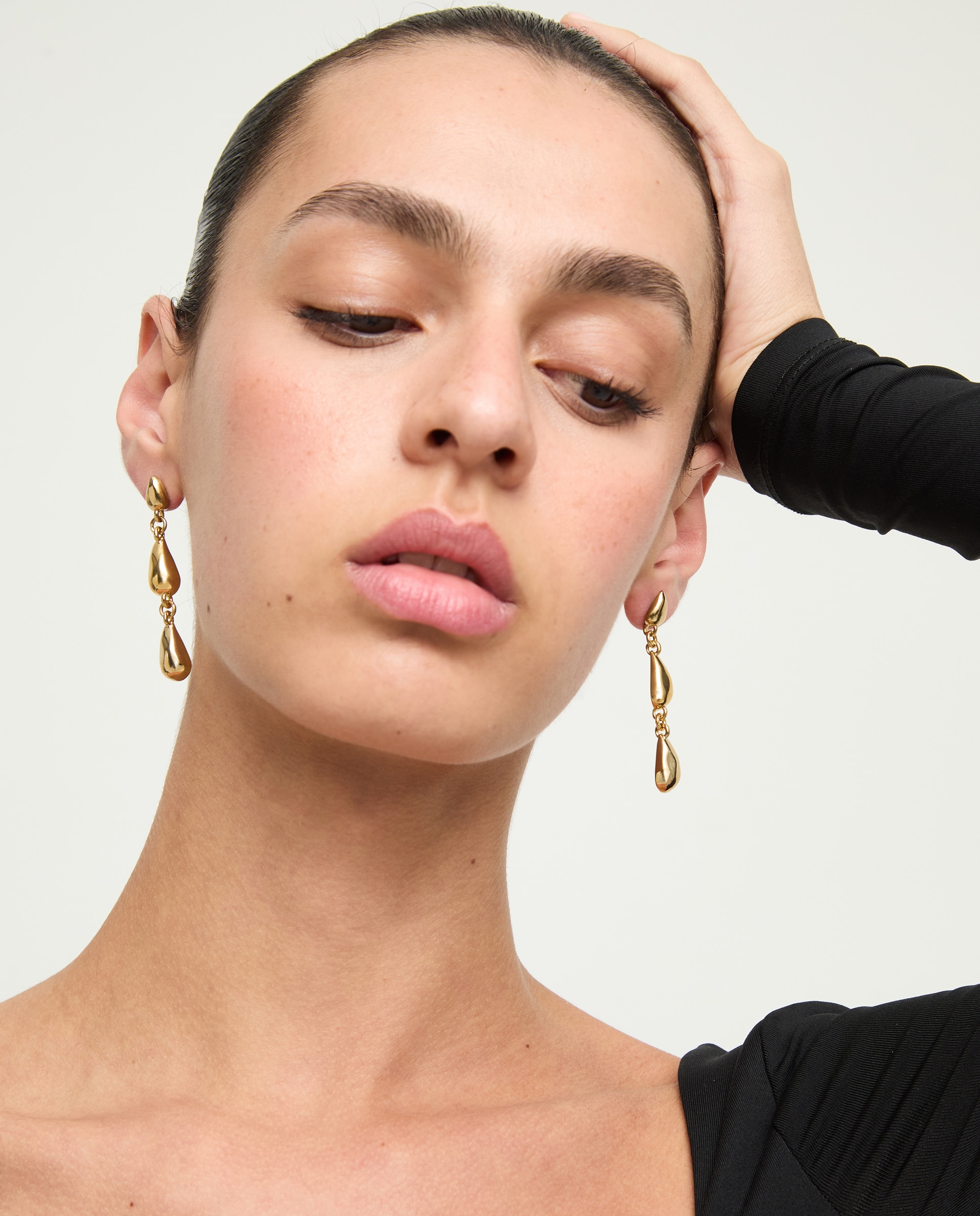 Brincos Compridos Banhados a Ouro 18k com Forma de Várias Gotas Ouro-4