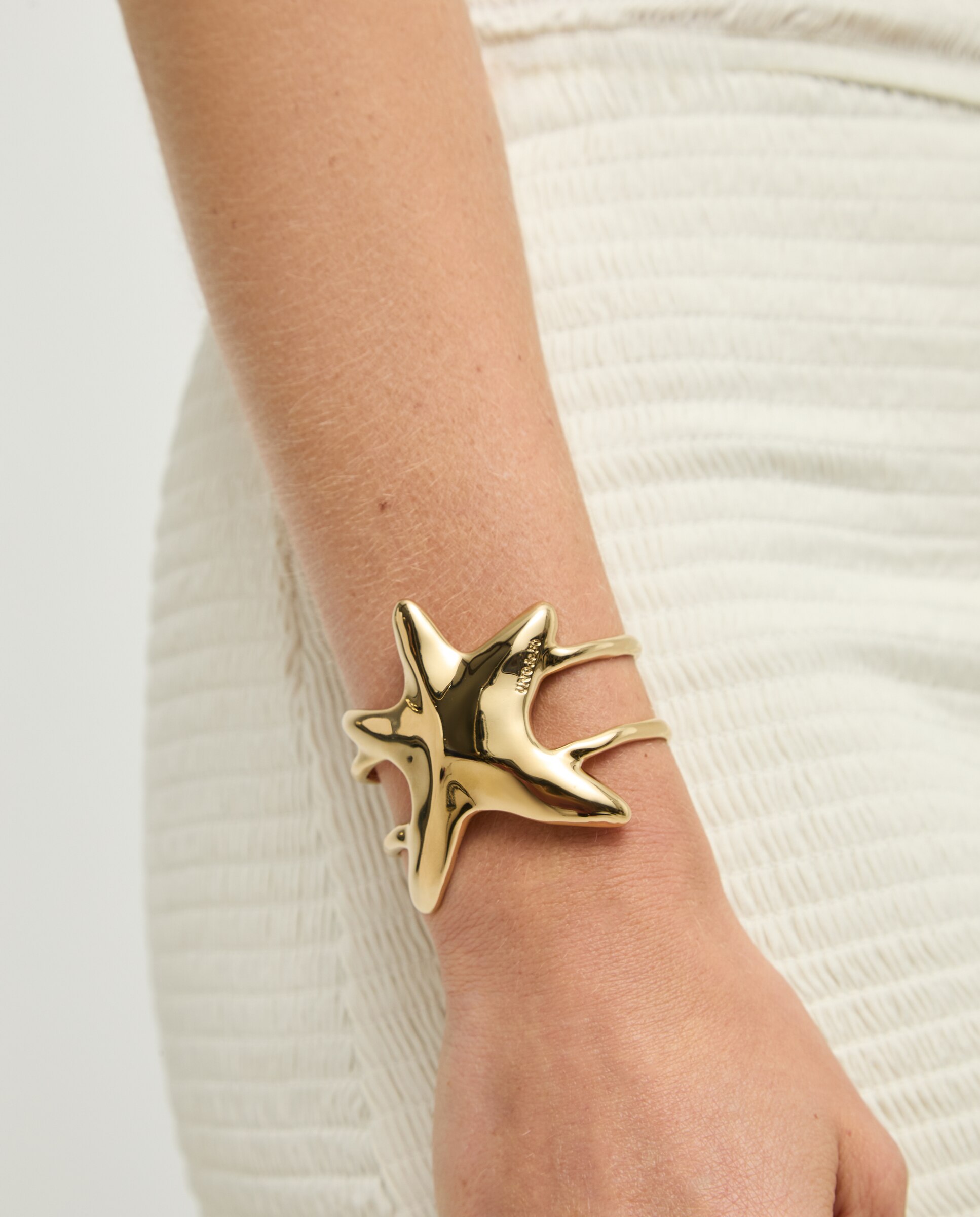 Pulseira Rígida Banhada a Ouro 18k com Forma de Estrela Grande Ouro-4