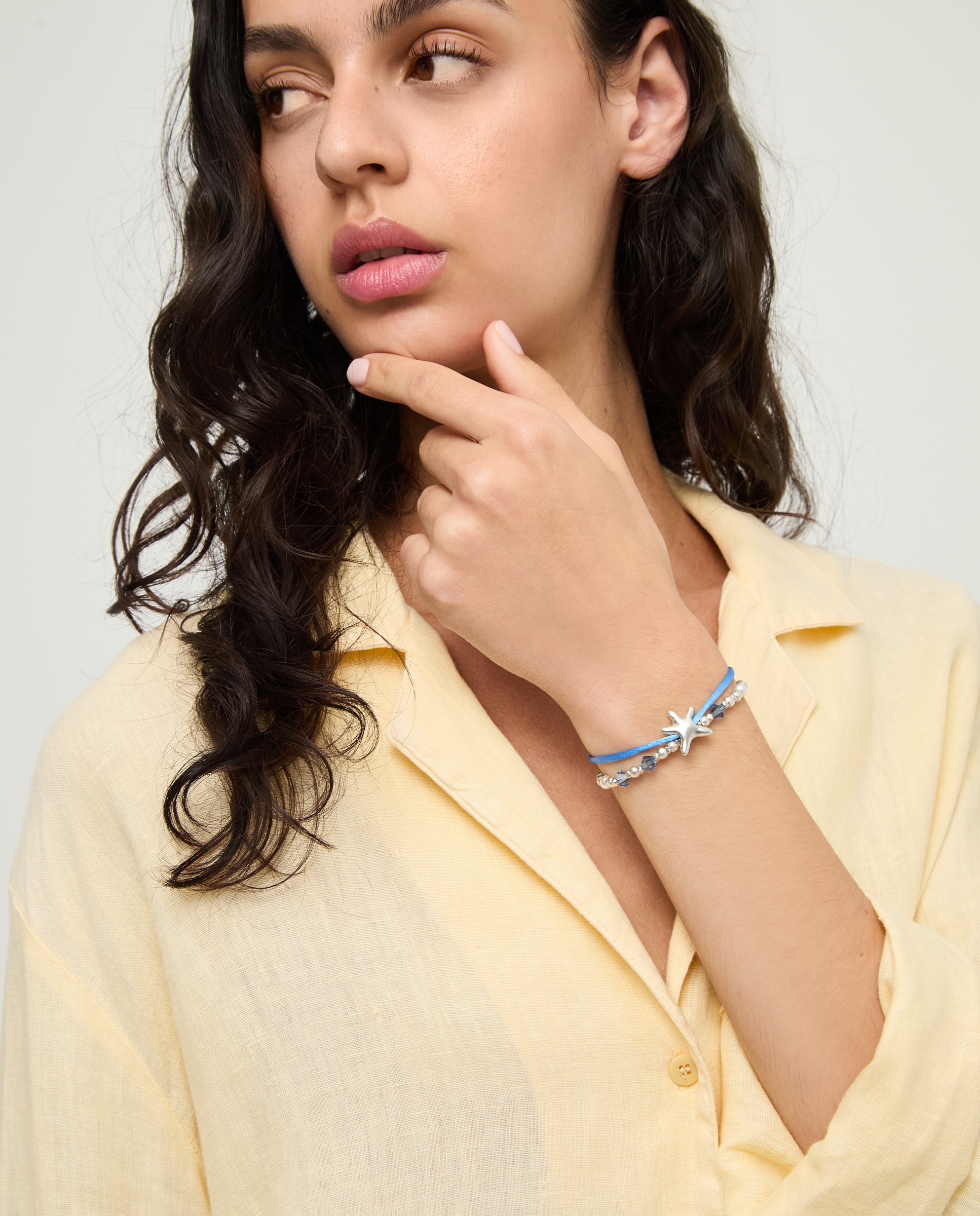 Pulseira com Bolas Prateadas, Cristais Facetados Azuis, Abalório Estrela e Fio de Seda Azul Prata-4